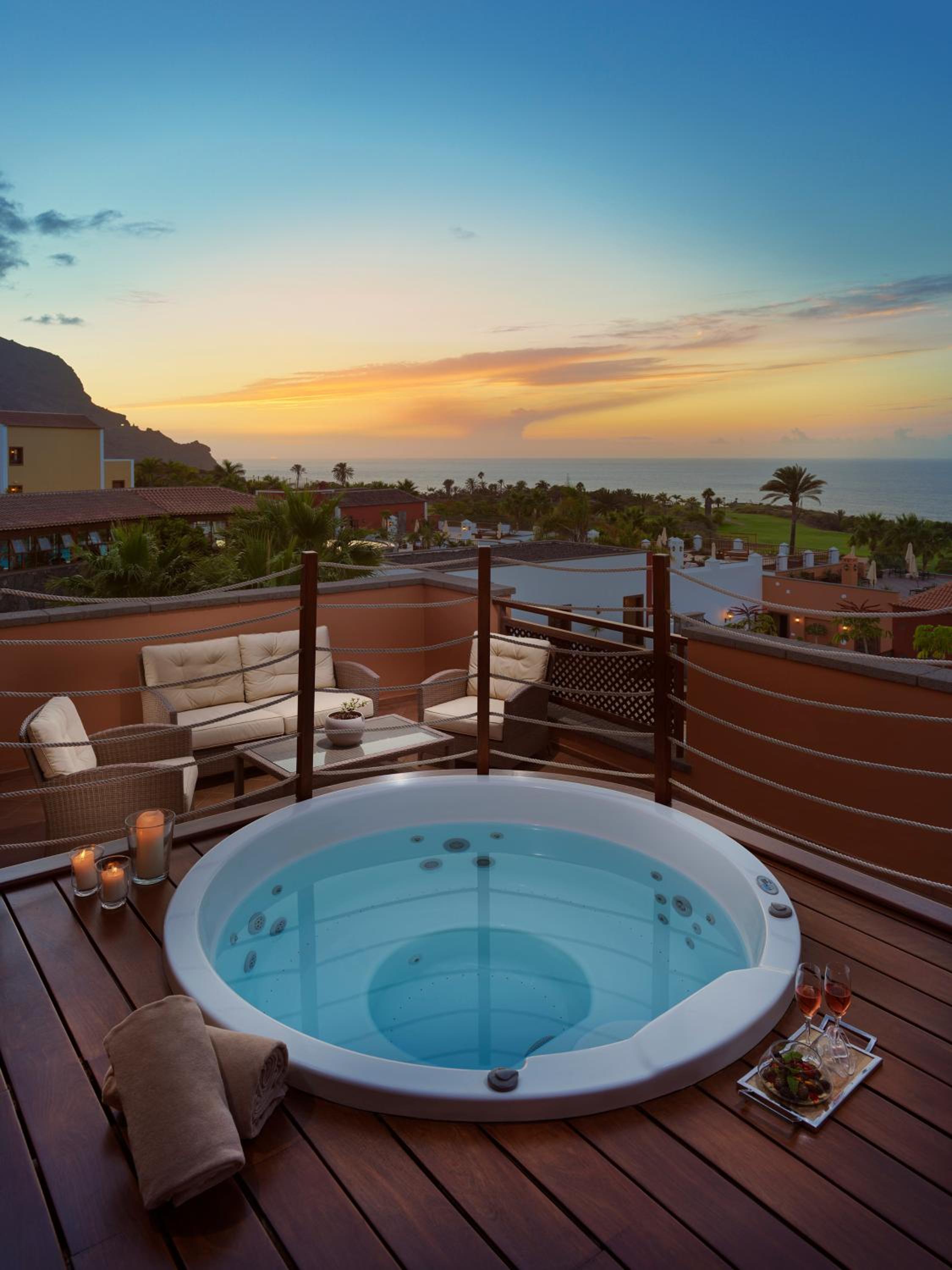 Suite with Whirlpool and Sea View