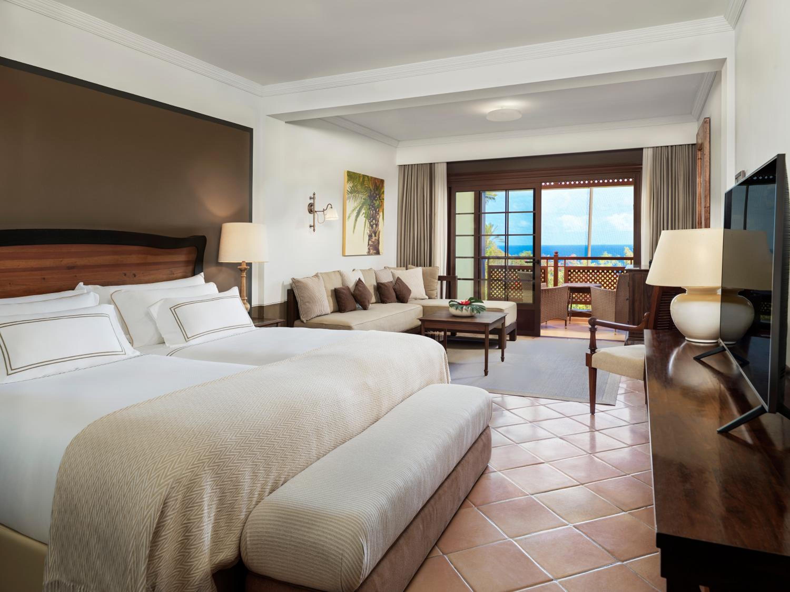 Singular Junior Suite Golf View