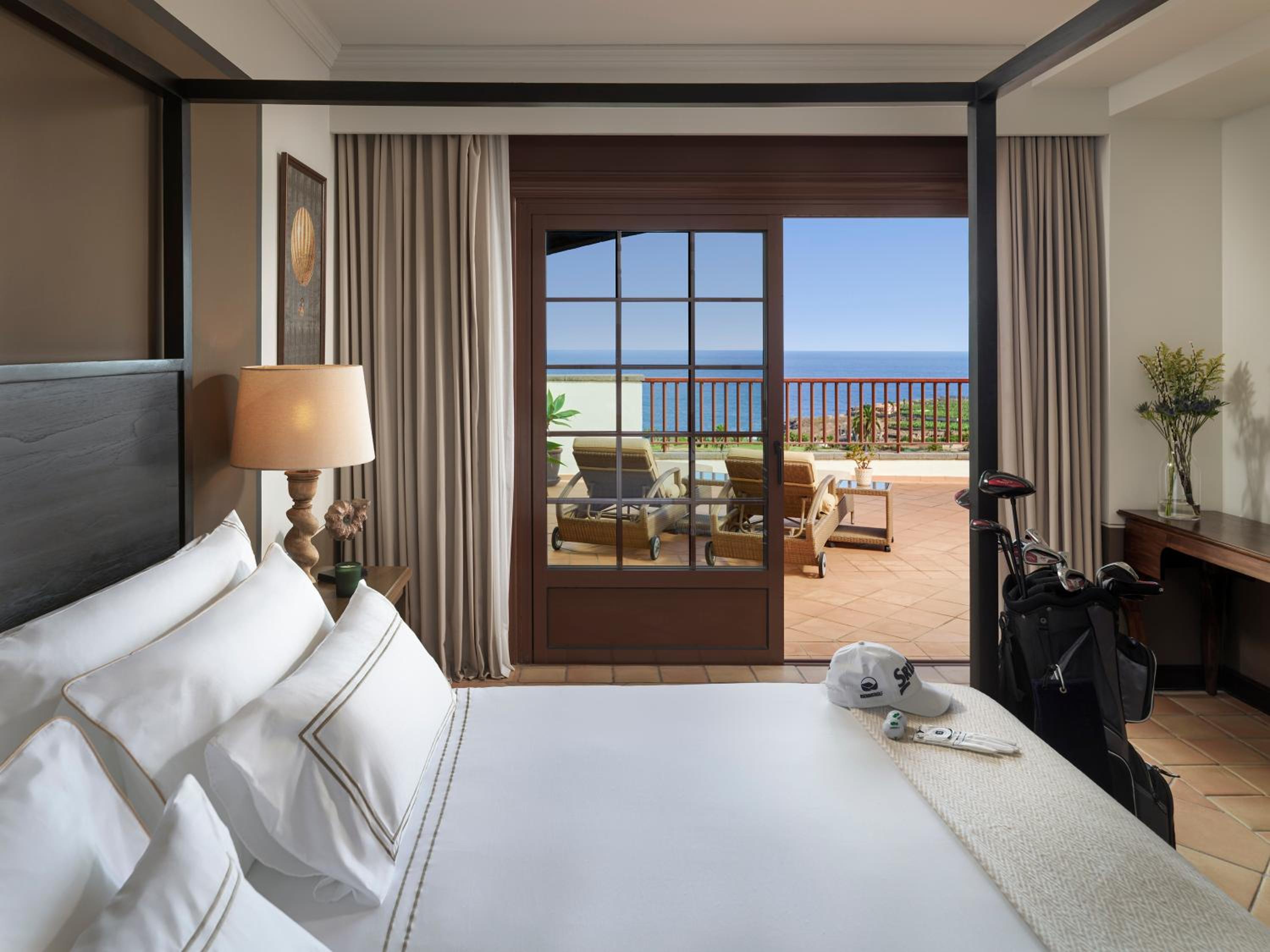 Suite with Whirlpool and Sea View thumbnail 5