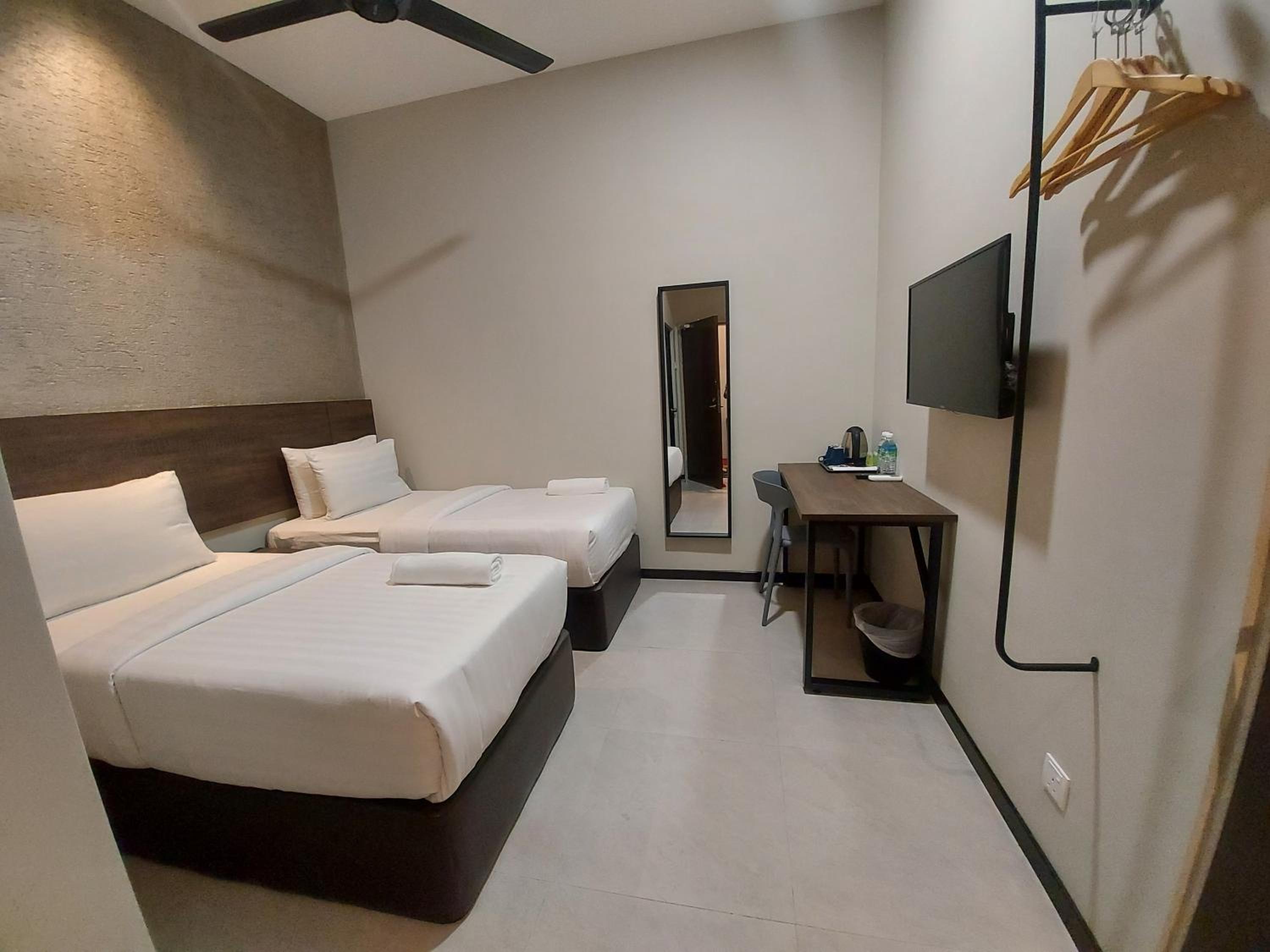 Connecting Deluxe Twin Room No Window
