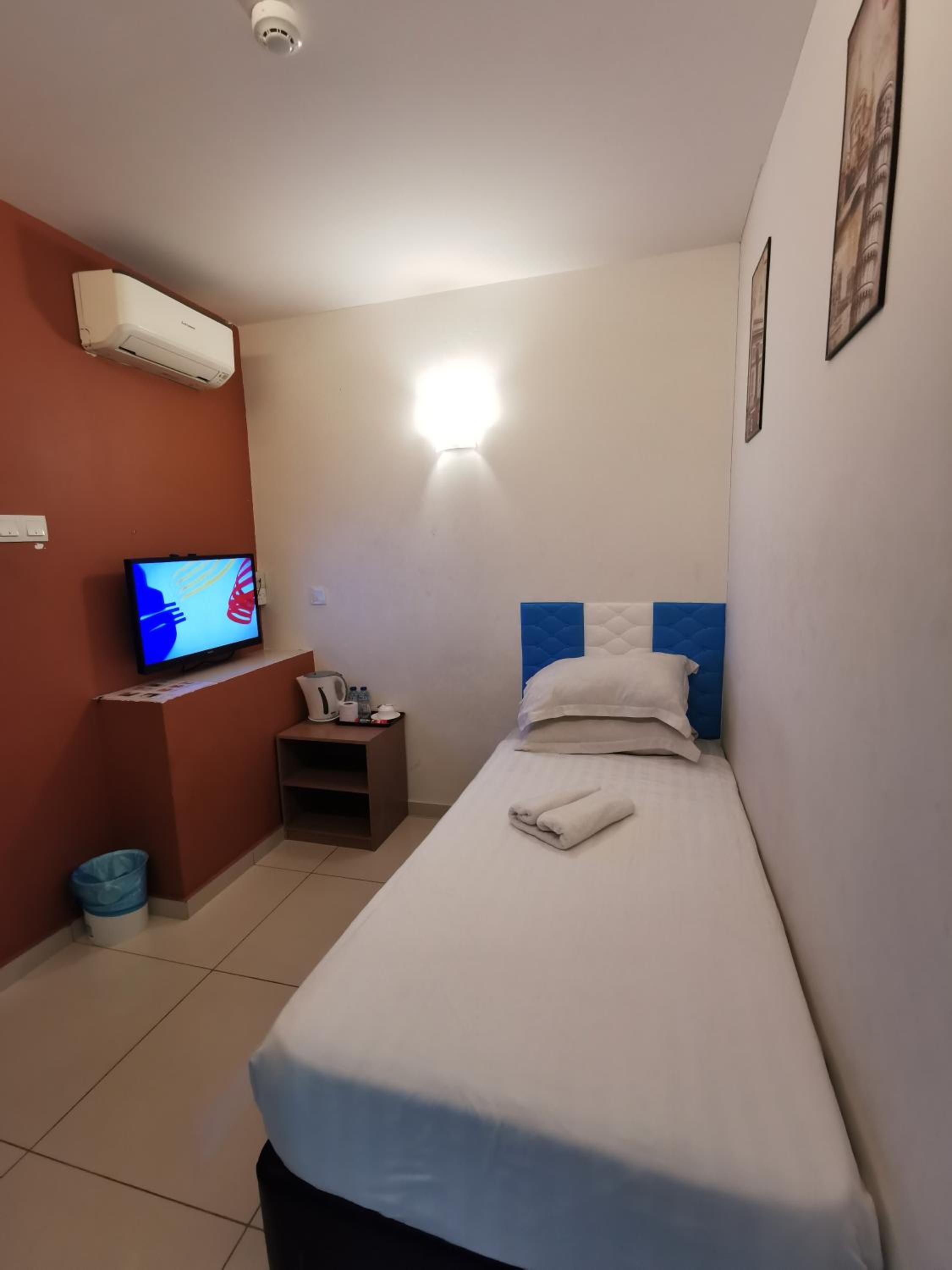 Single Room - Photo 2