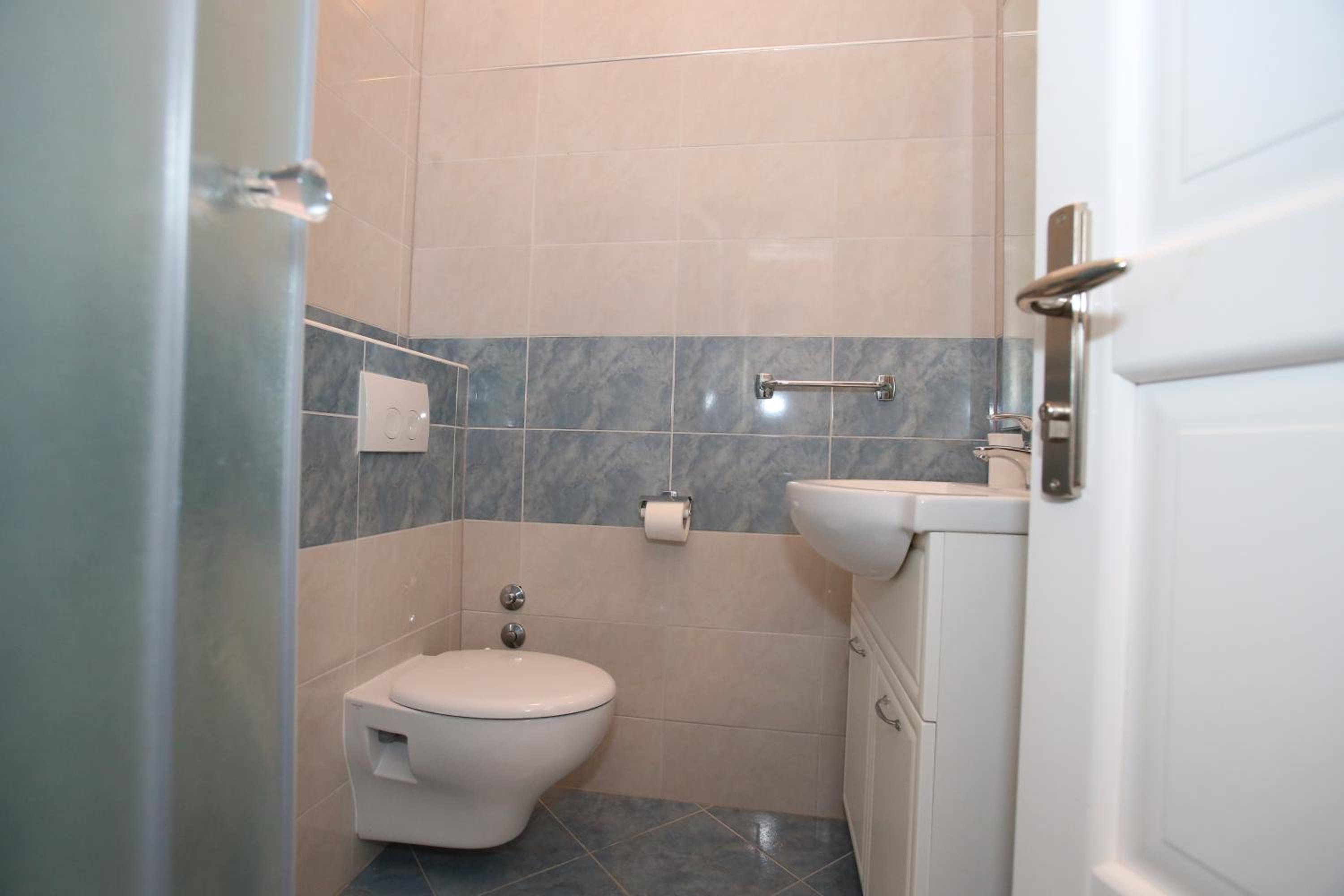 Double or Twin Room with Private External Bathroom - Photo 12
