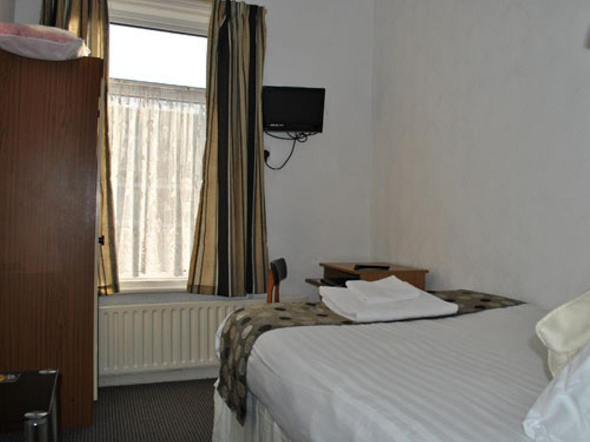 Double Room with Private External Bathroom photo 1