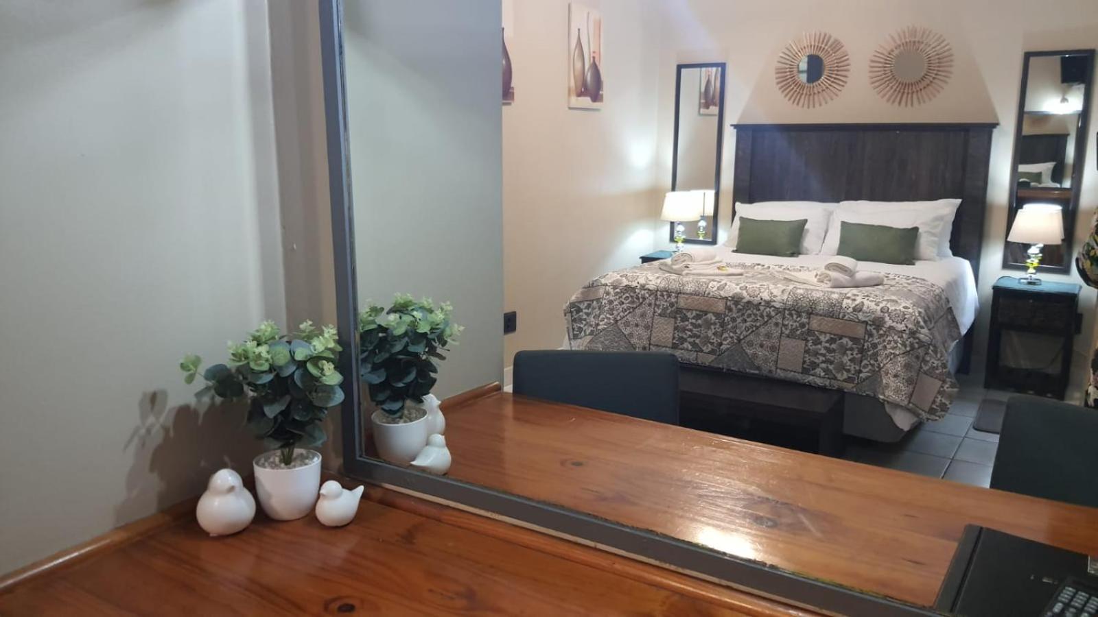 Deluxe Double Room - Photo 10
