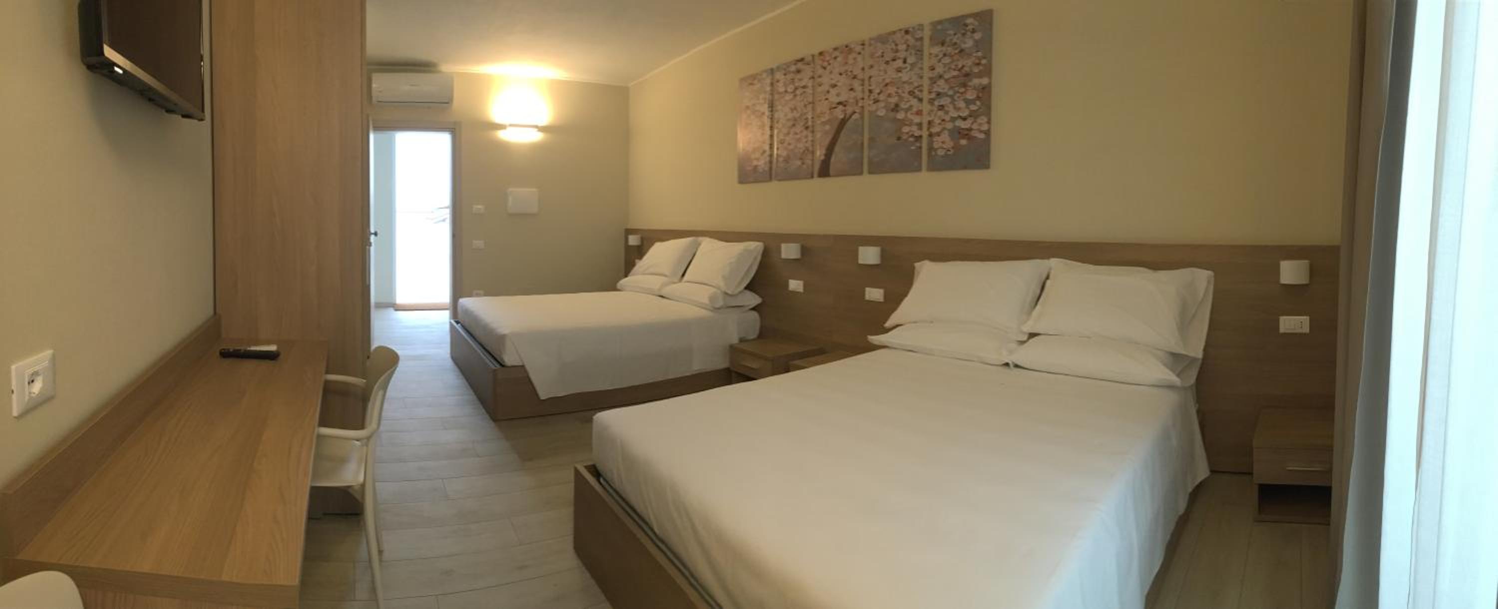 Quadruple Room - Photo 1