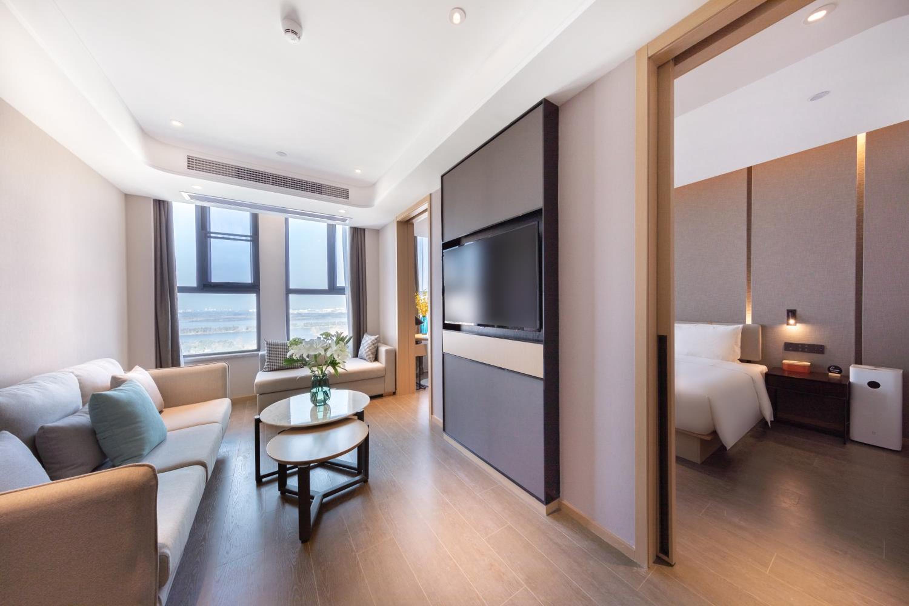 Superior Suite with Lake View - Photo 2
