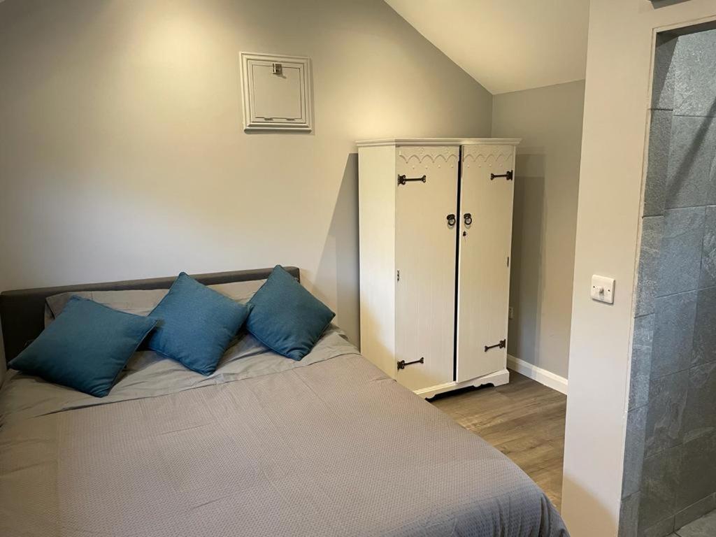 One-Bedroom House - Photo 4