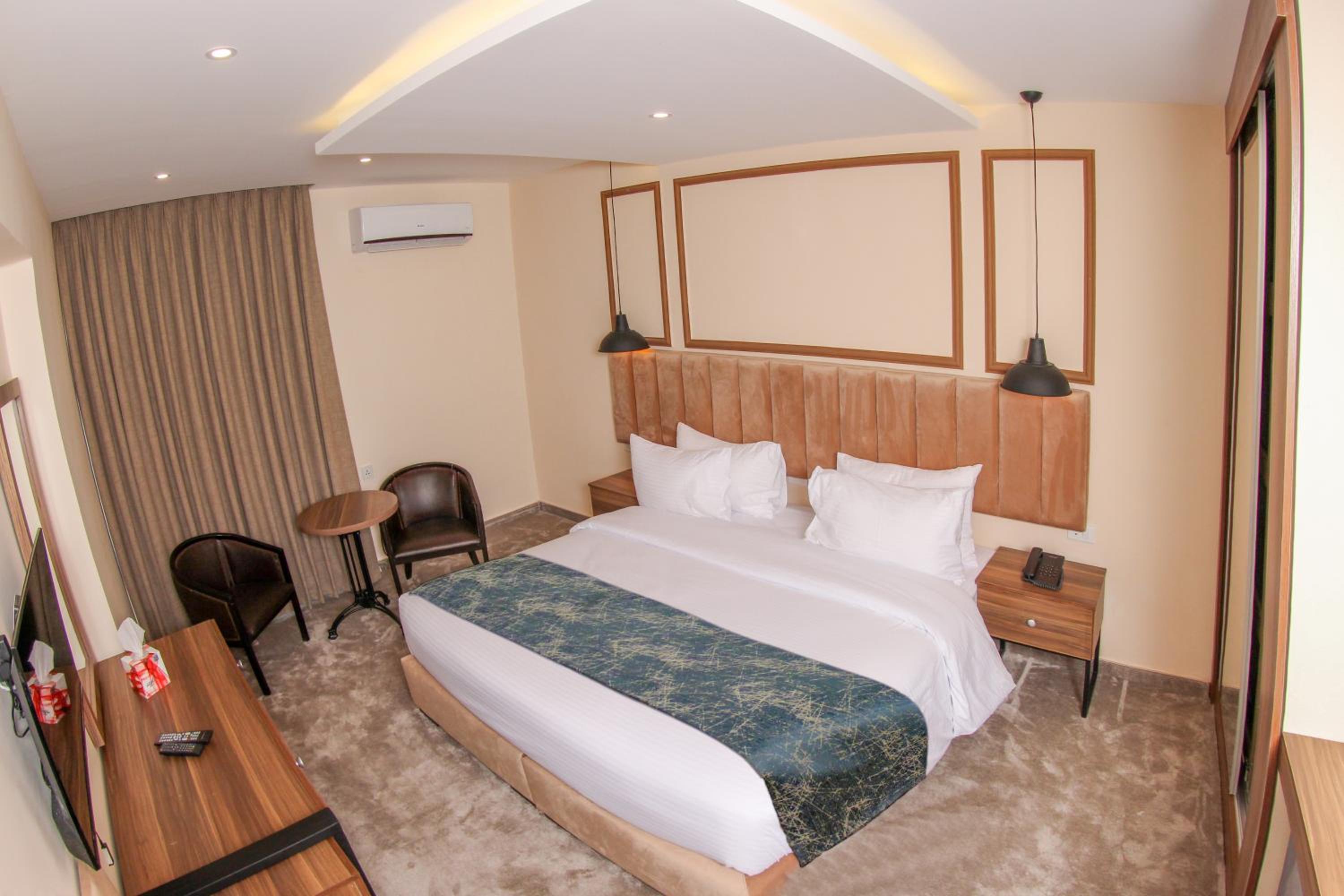 Superior Double or Twin Room - Photo 12