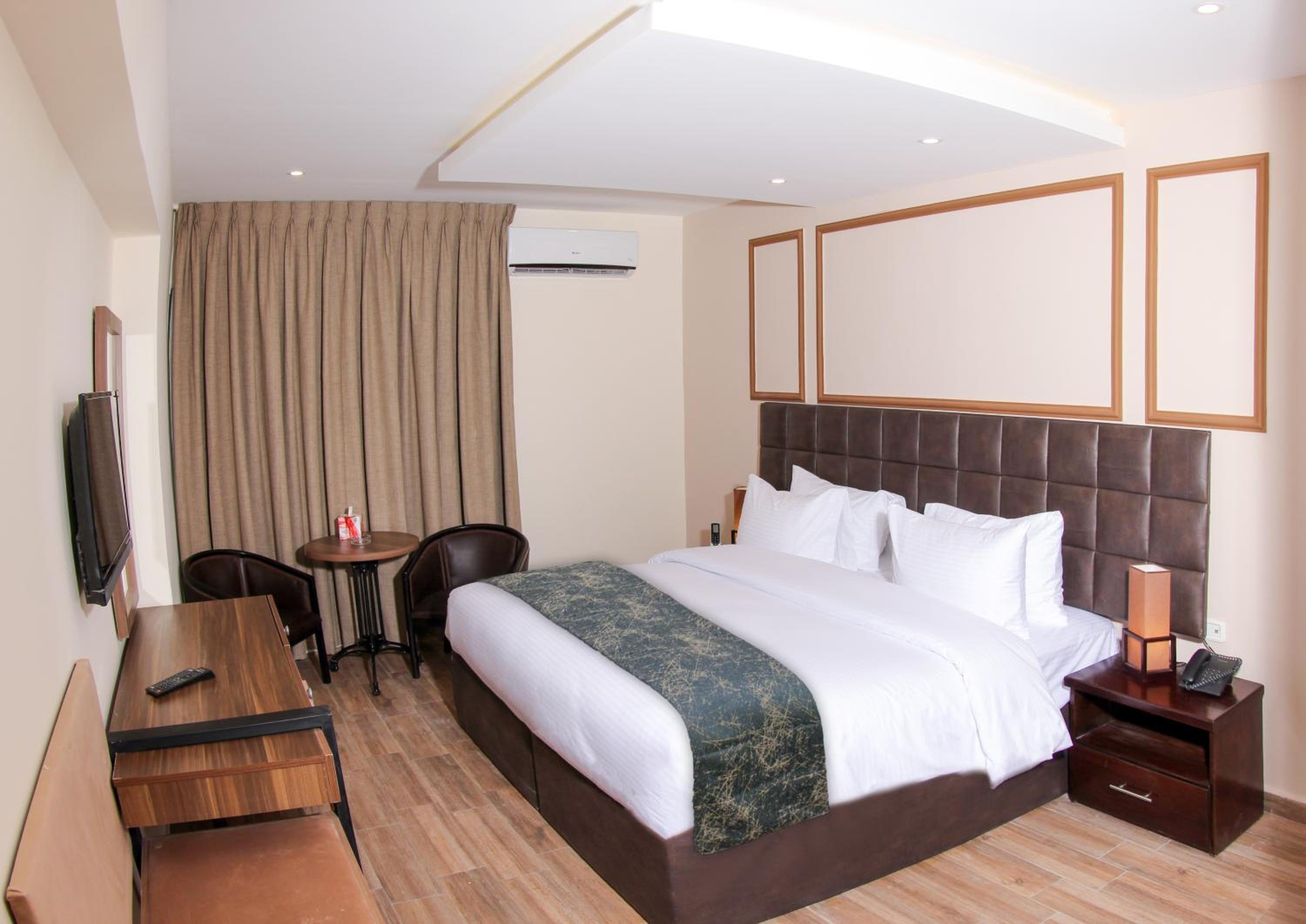 Superior Double or Twin Room - Photo 15
