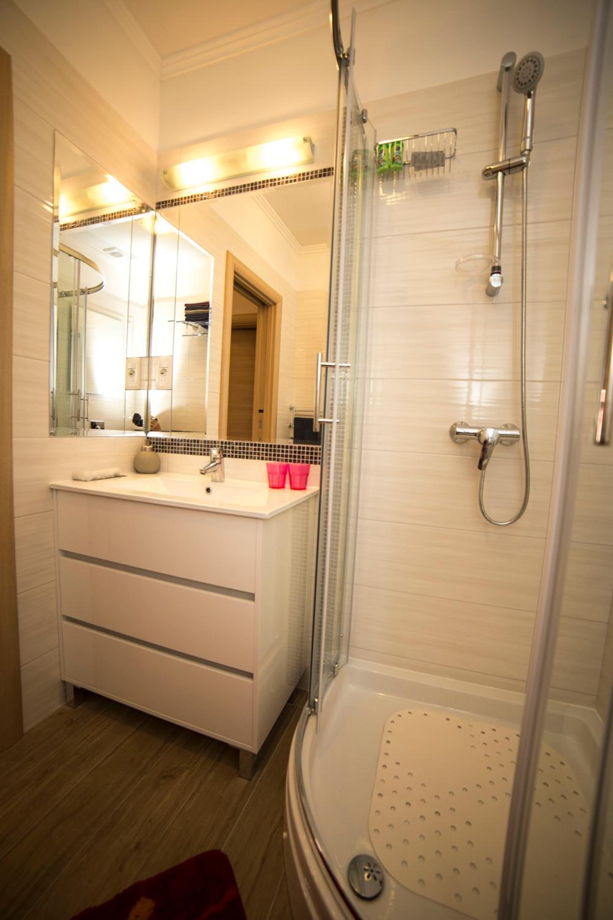 Two-Bedroom Apartment with Balcony - Photo 43