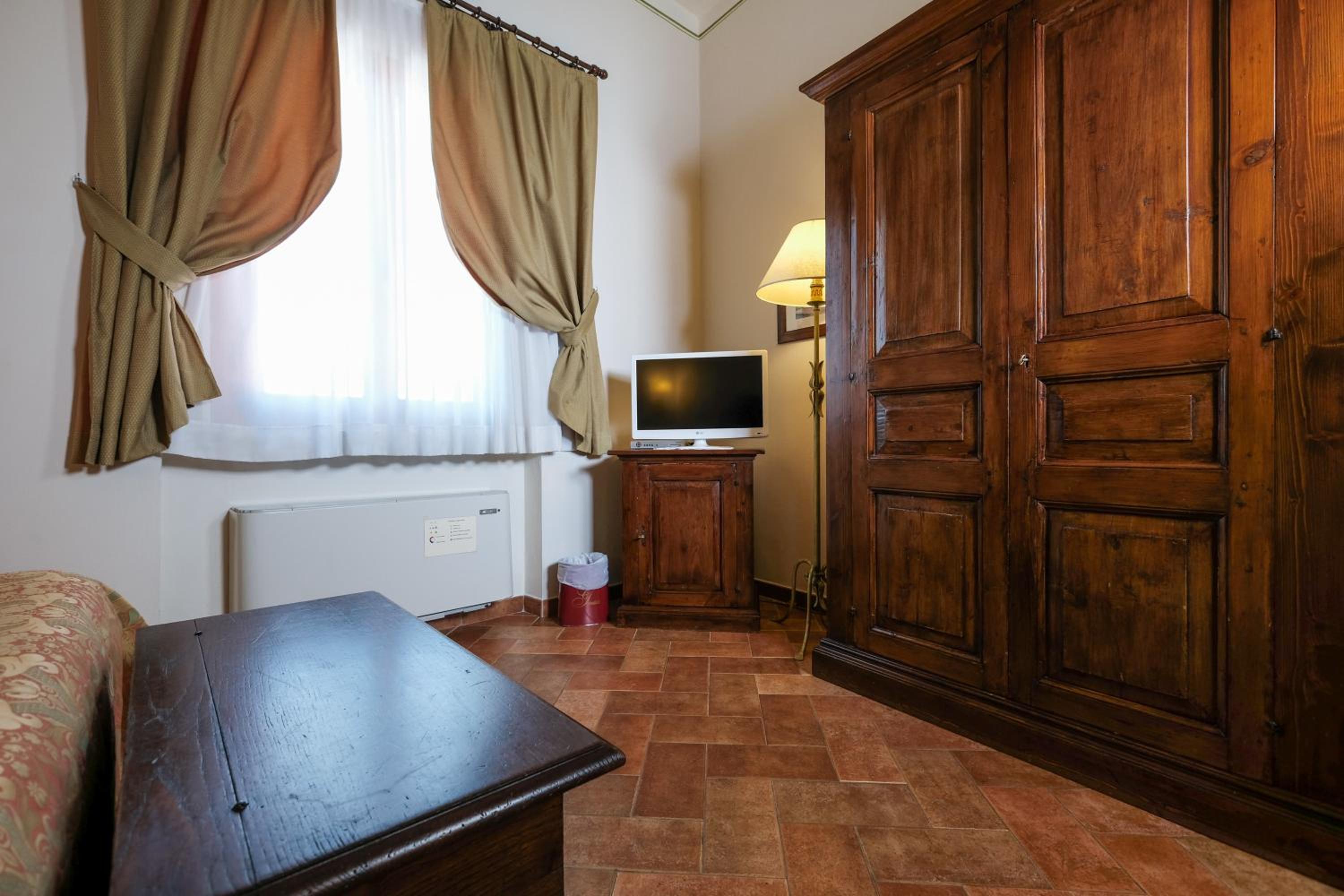 Double Room - Photo 9