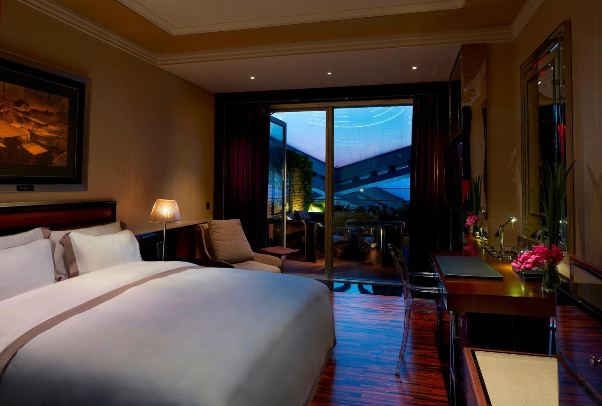 Deluxe King Room with Terrace inclusive largest Salvador Dali collection photo 1