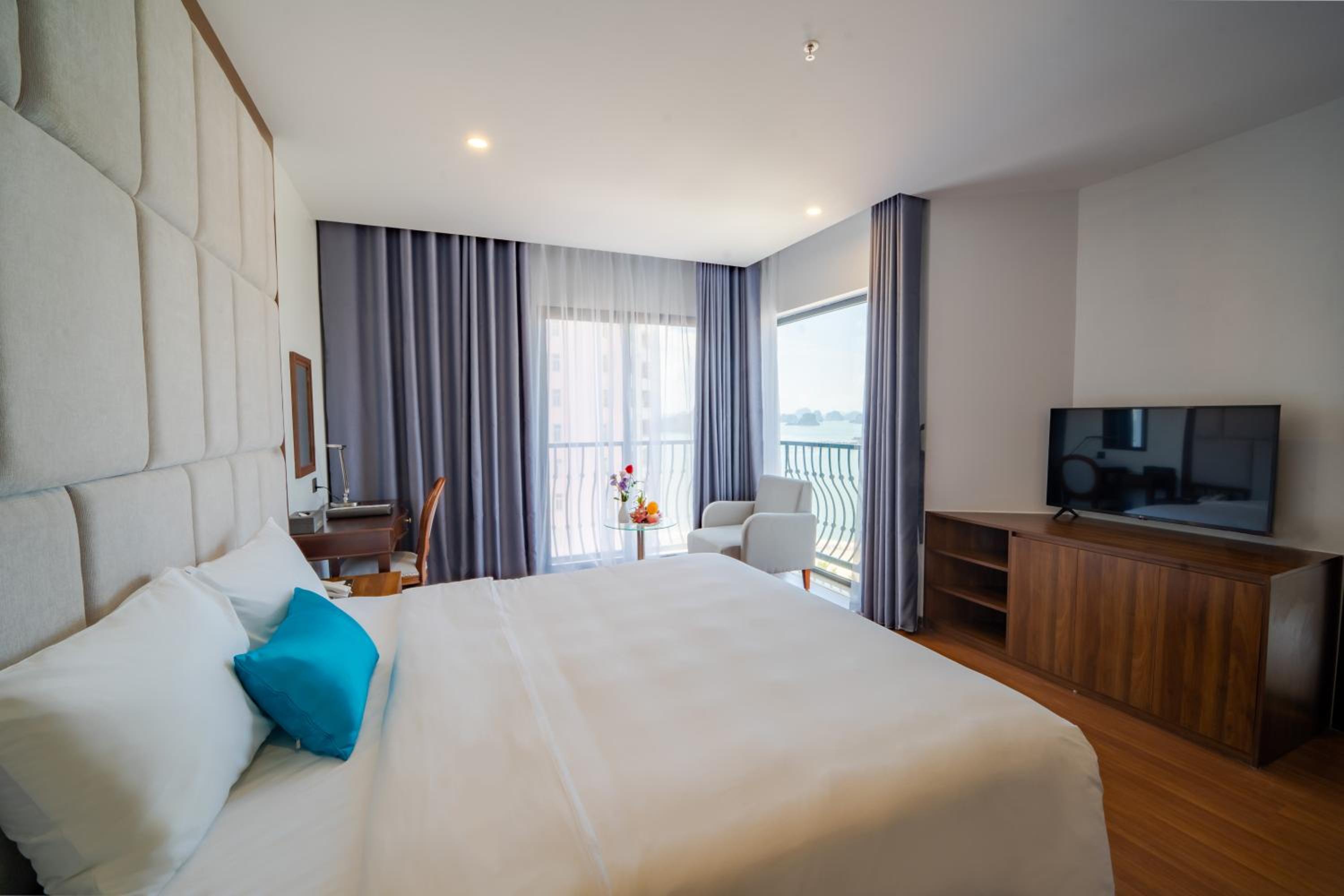 Queen Room with Sea View photo 1