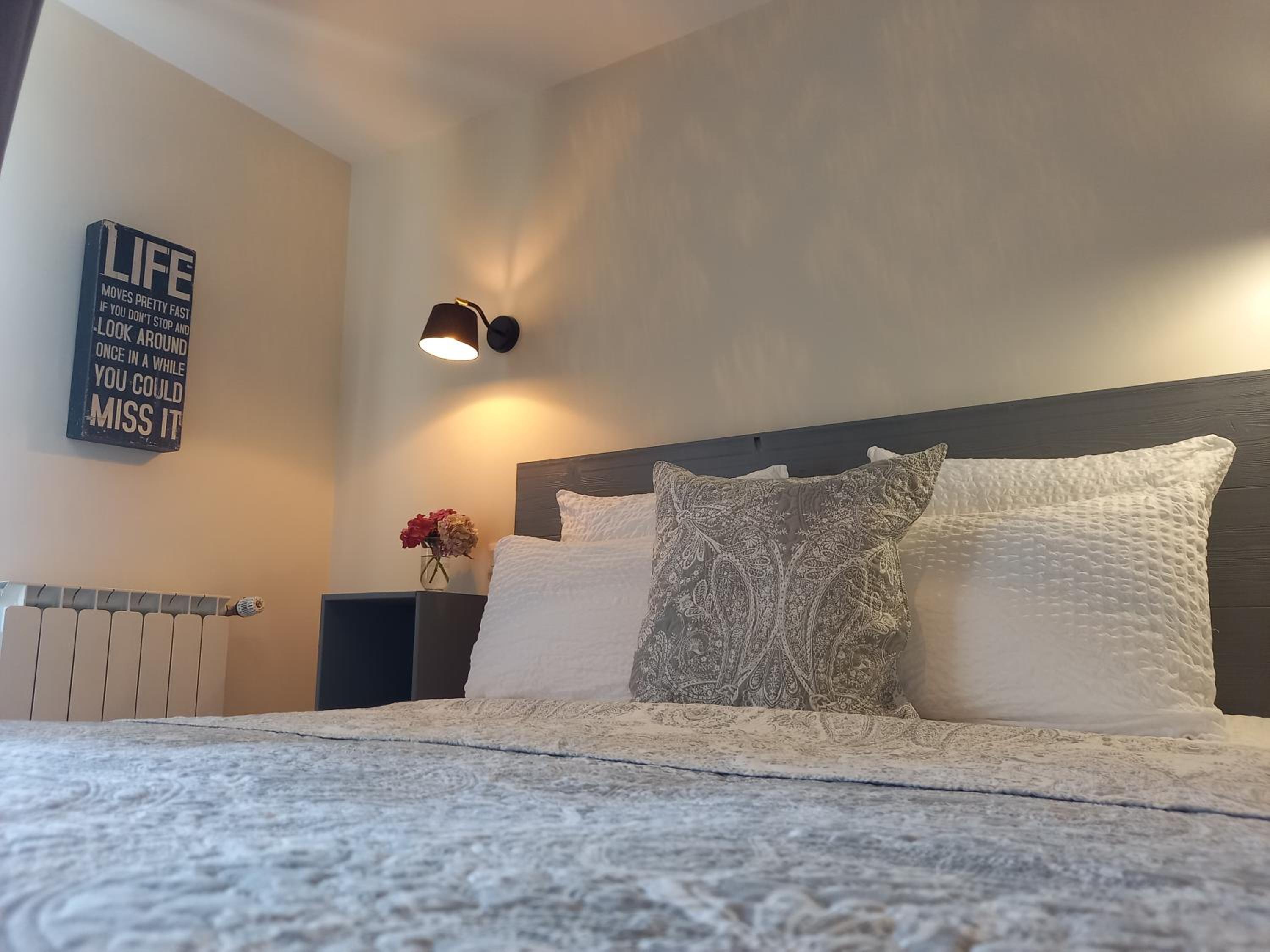 Double Room with Balcony - Photo 1