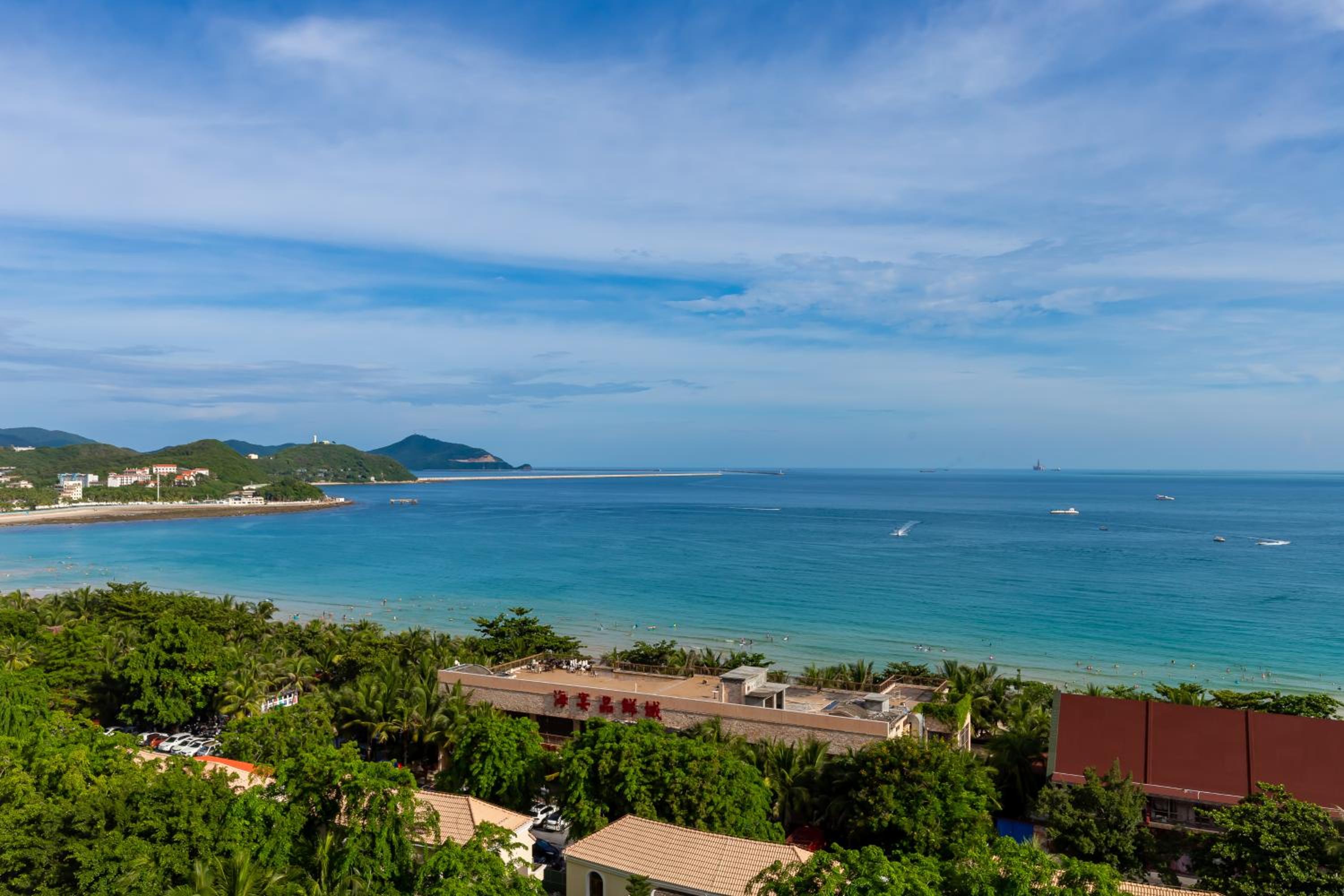 Deluxe Suite with Sea View - Photo 27
