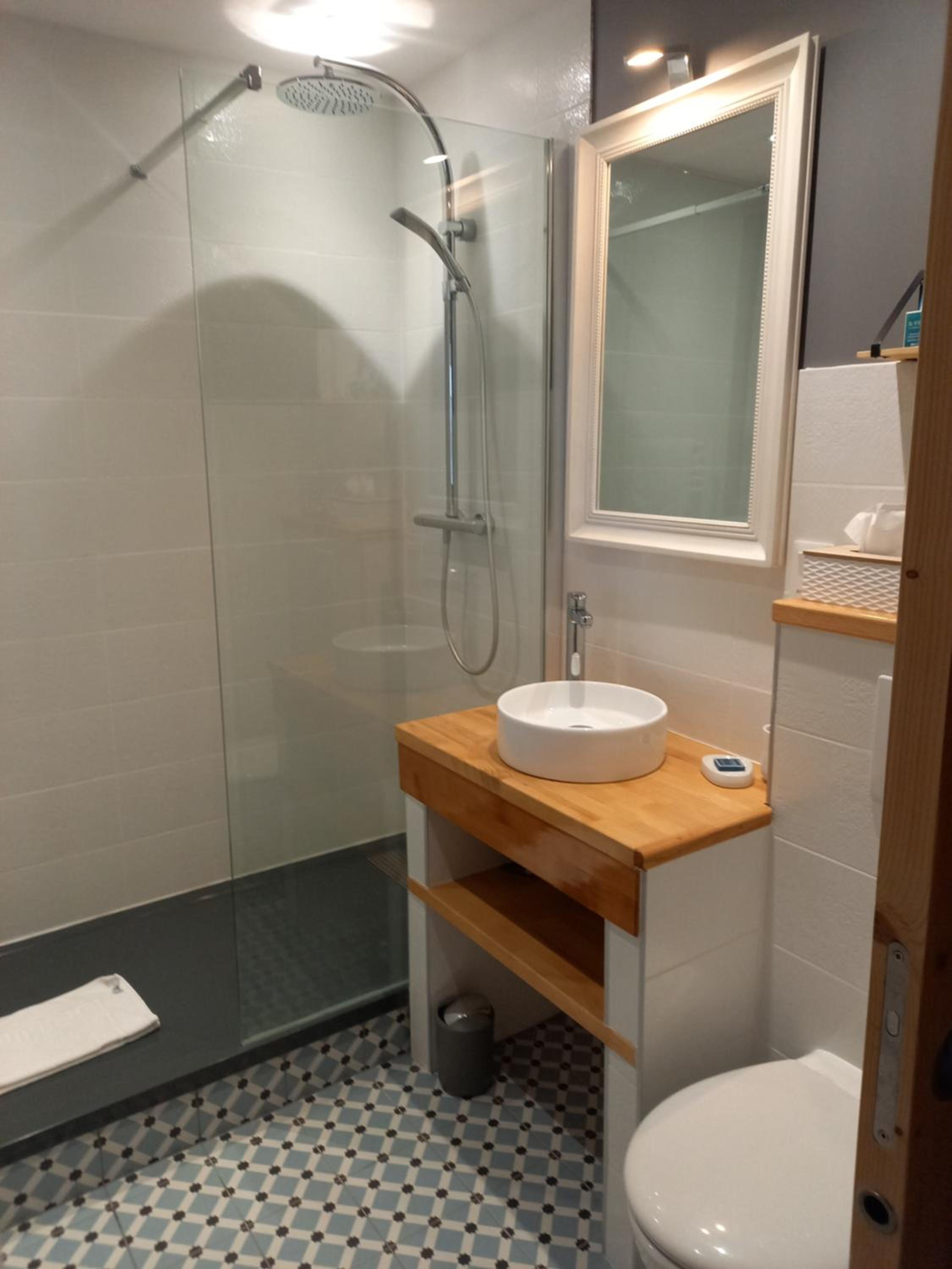 Double Room with Balcony - Photo 4
