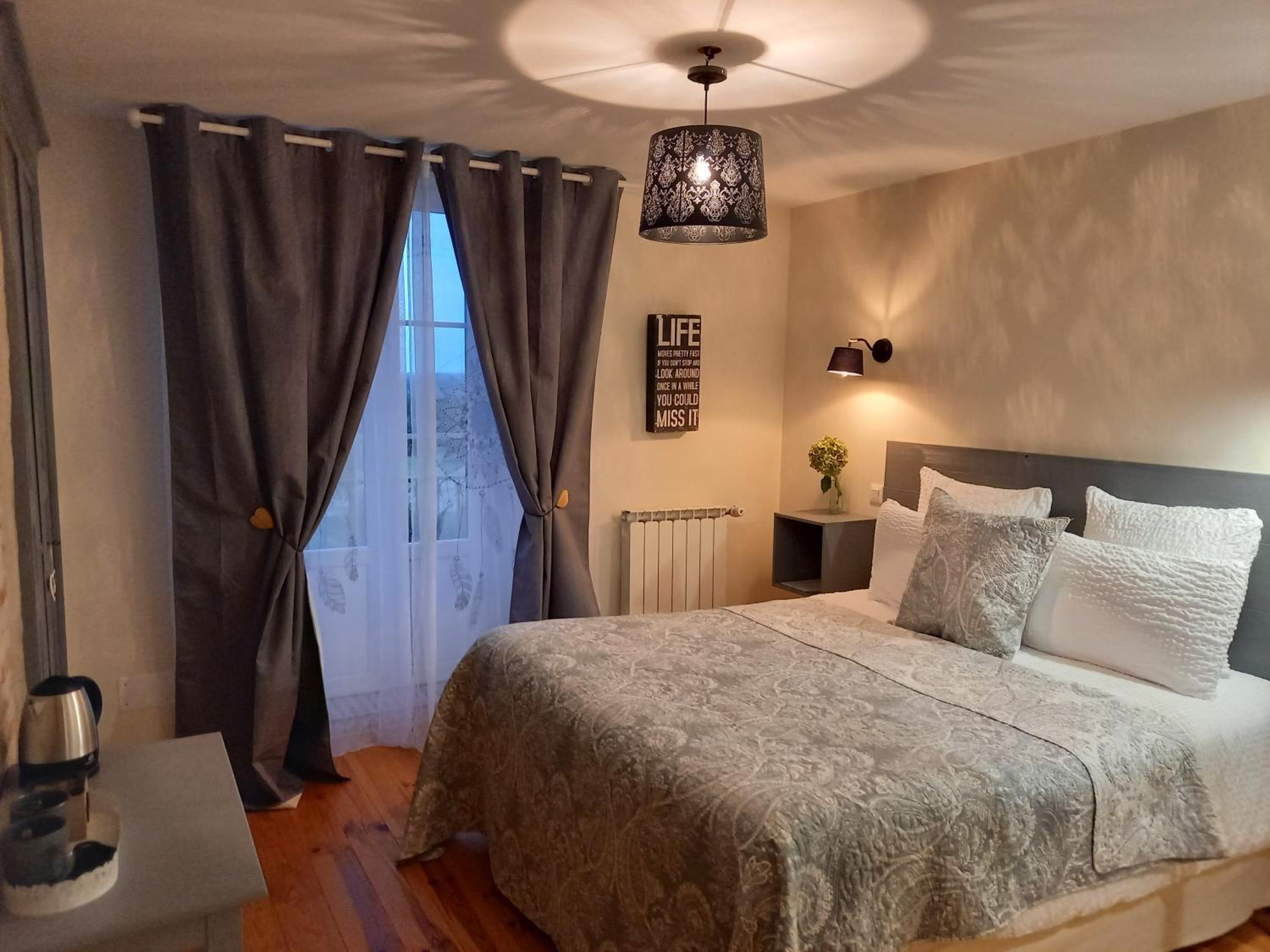 Double Room with Balcony - Photo 5