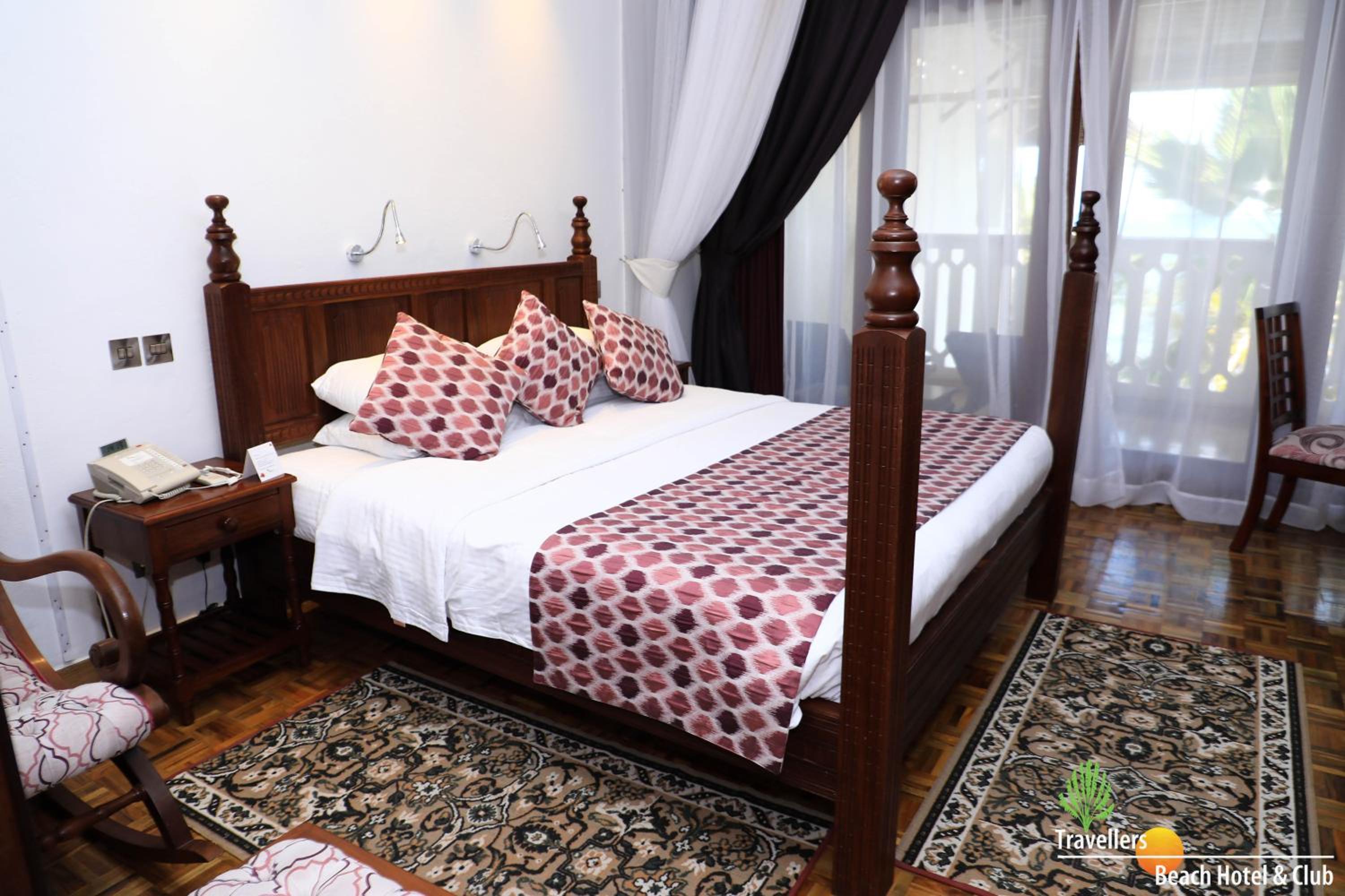 Junior Suite with Balcony - Photo 4