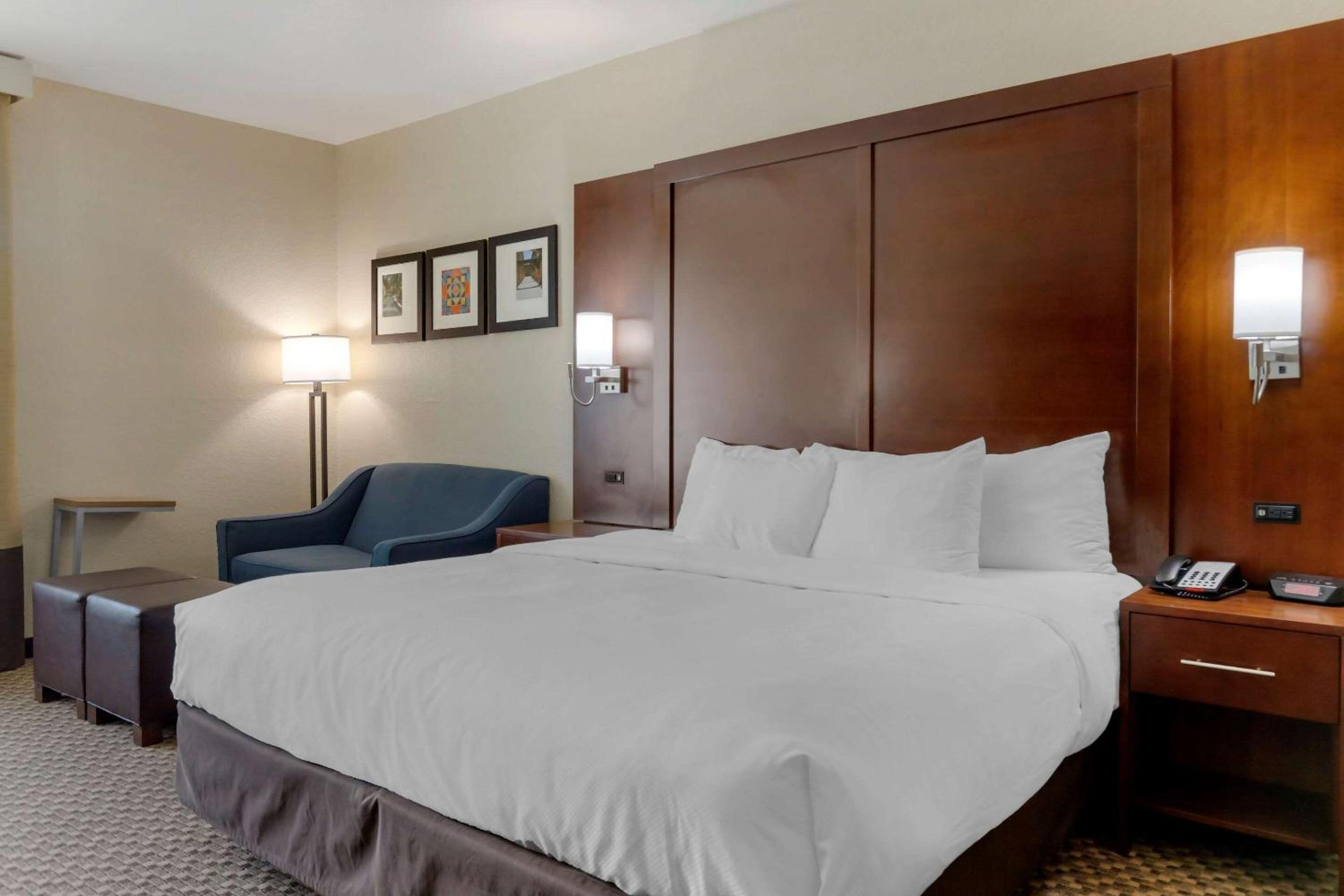 King Room - Non-Smoking - Photo 5