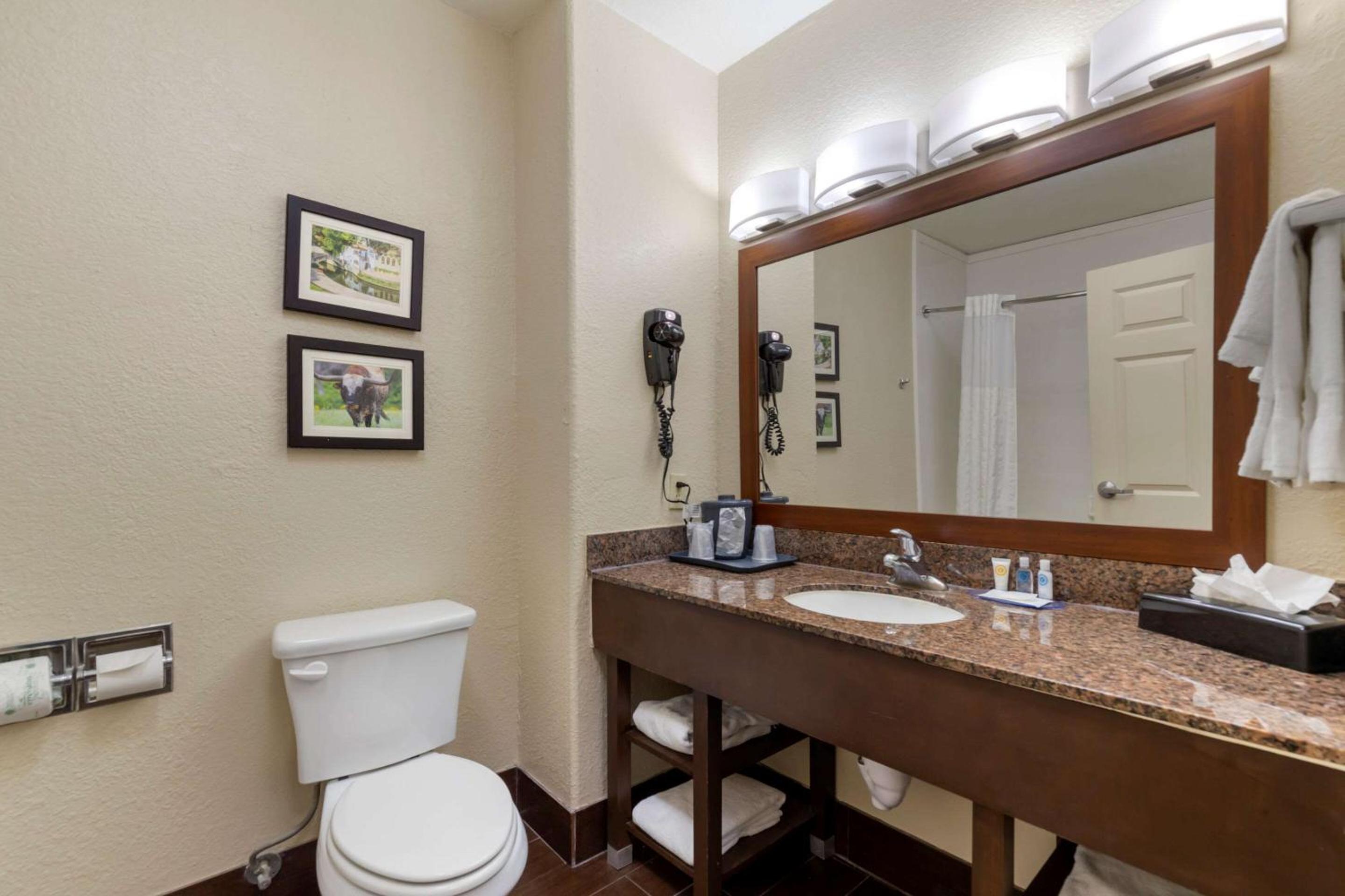 King Room - Non-Smoking - Photo 2