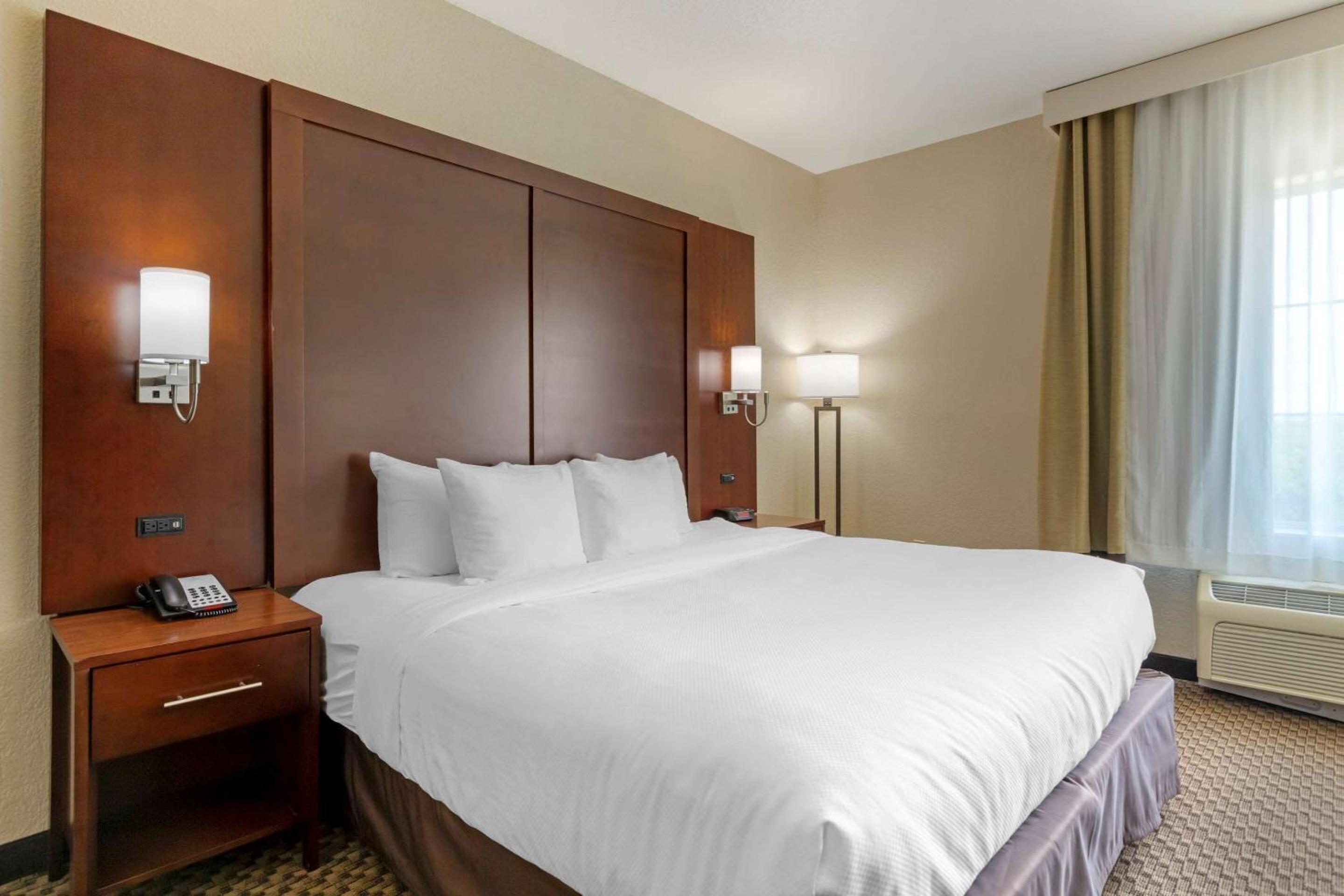 King Room - Non-Smoking - Photo 1