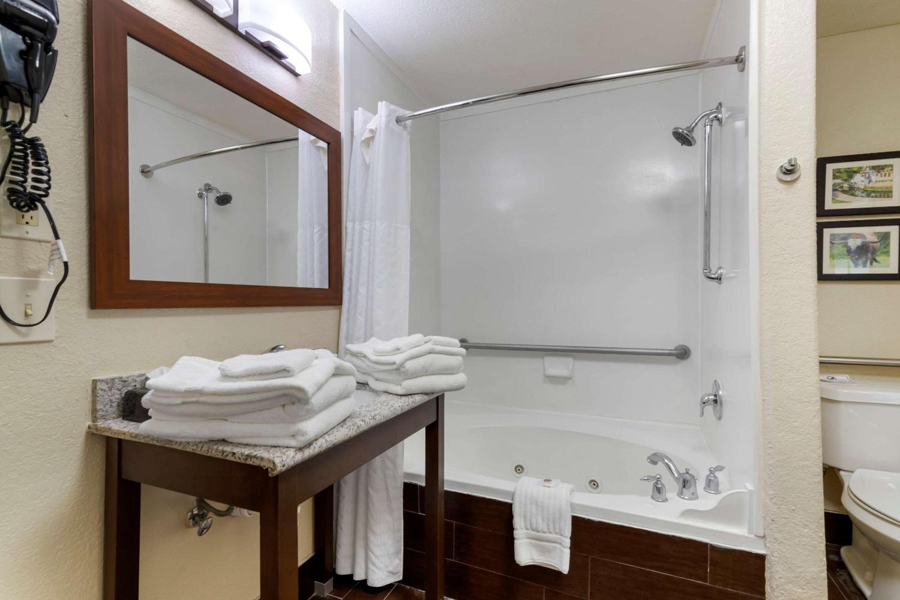 King Room - Accessible/Non-Smoking - Photo 4