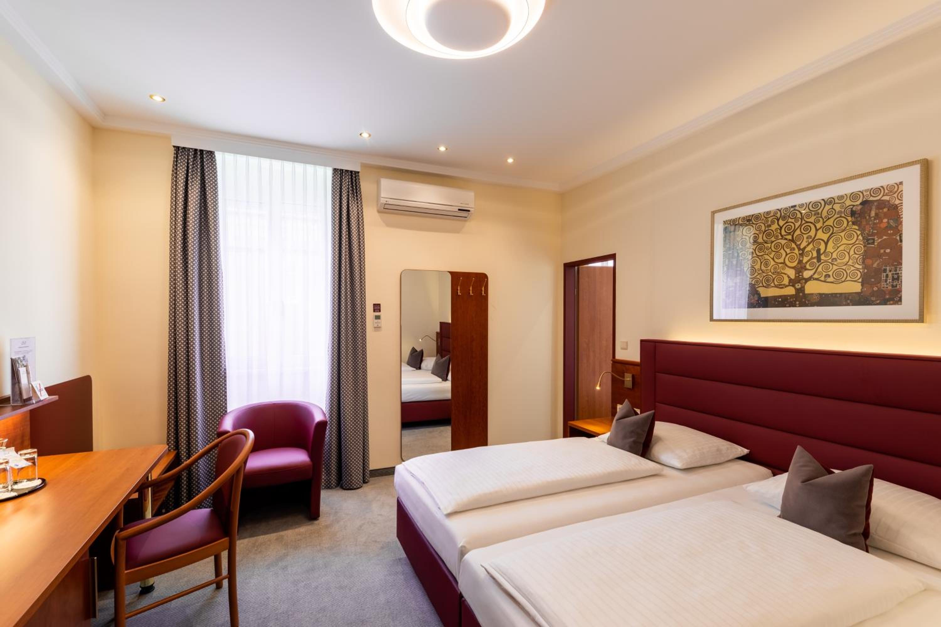 Double Room COMFORT courtyard view photo 3