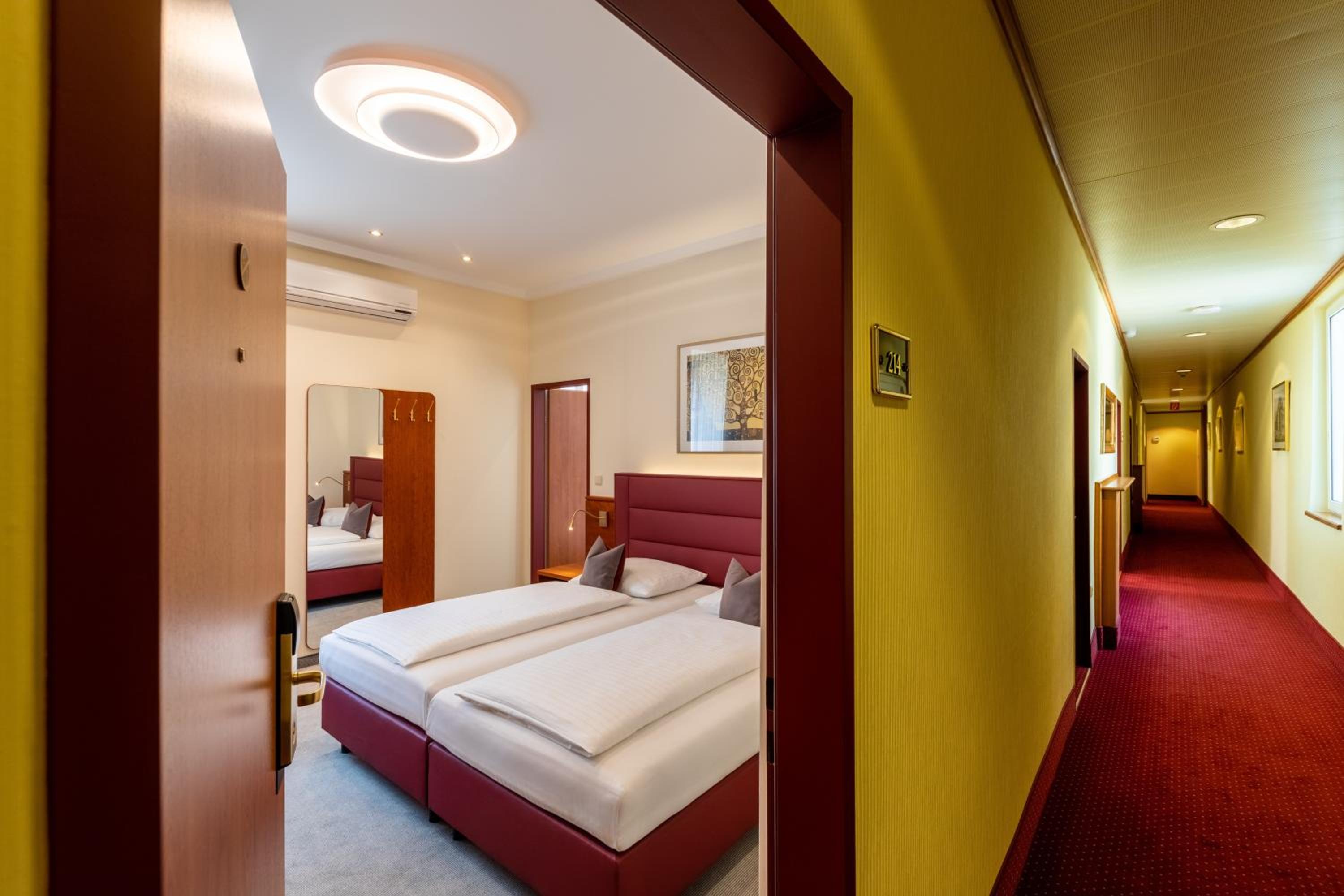 Double Room COMFORT courtyard view photo 2