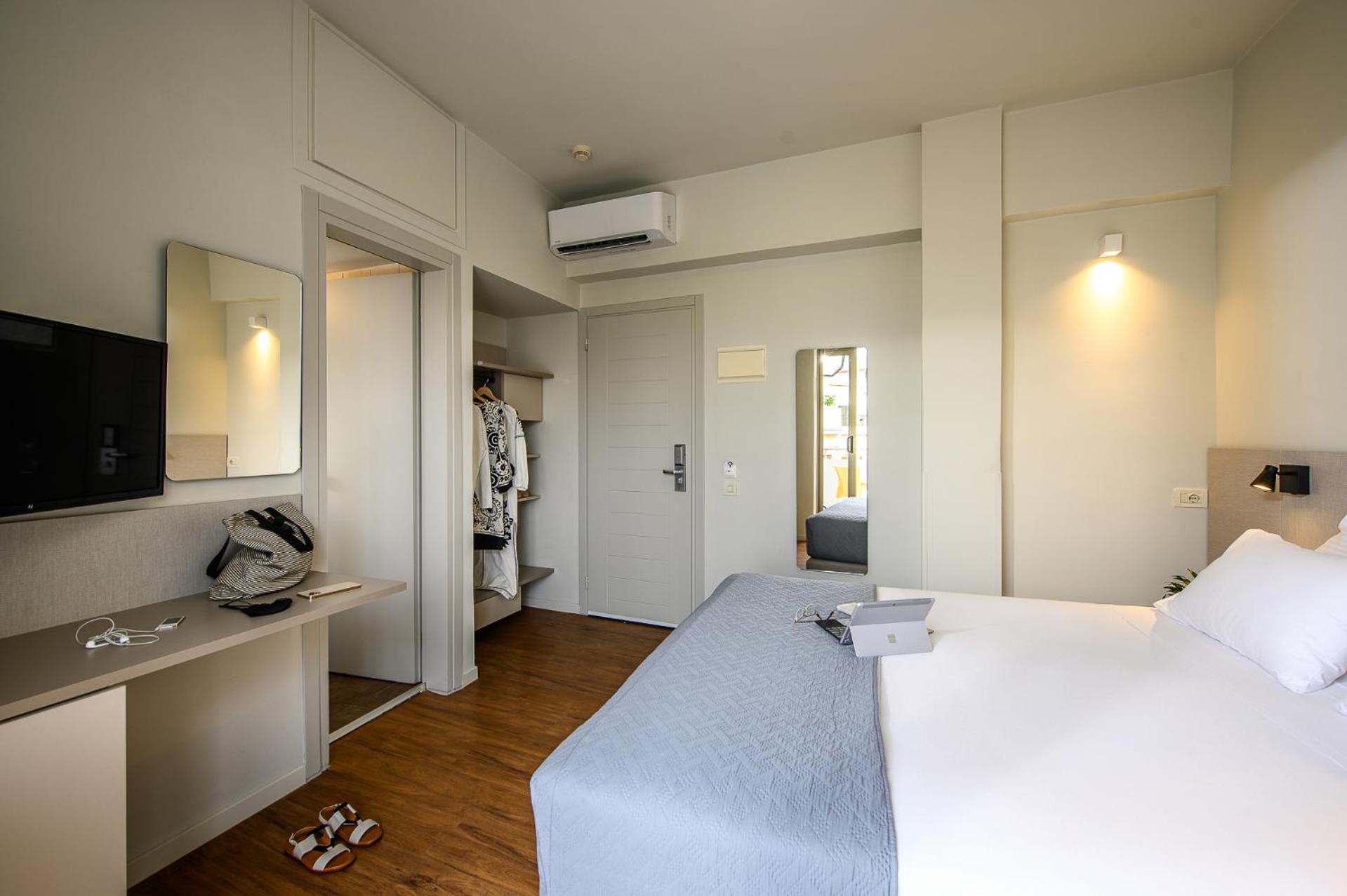 Twin/Double Room thumbnail 6