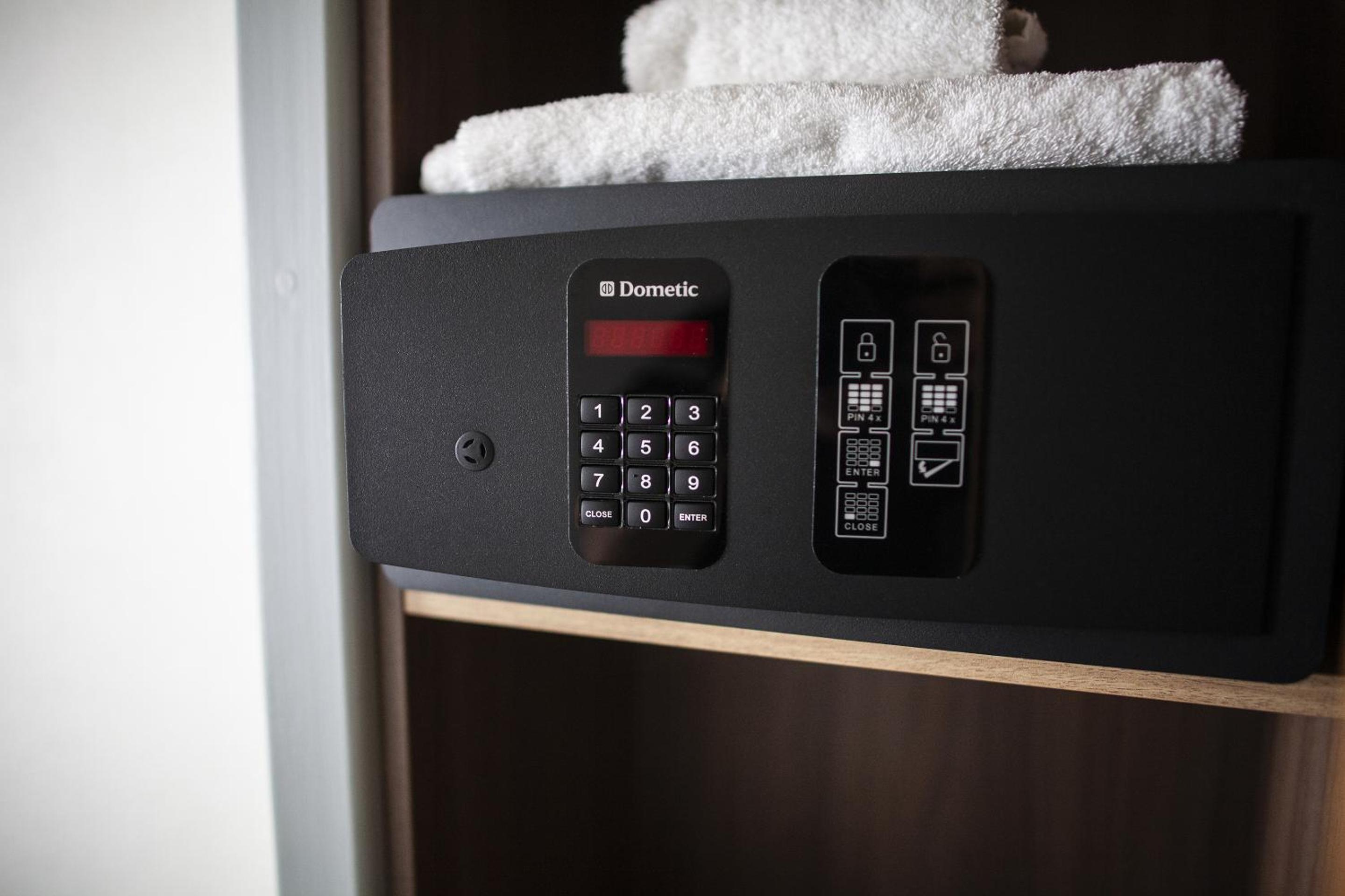 Superior King Room - Photo 7