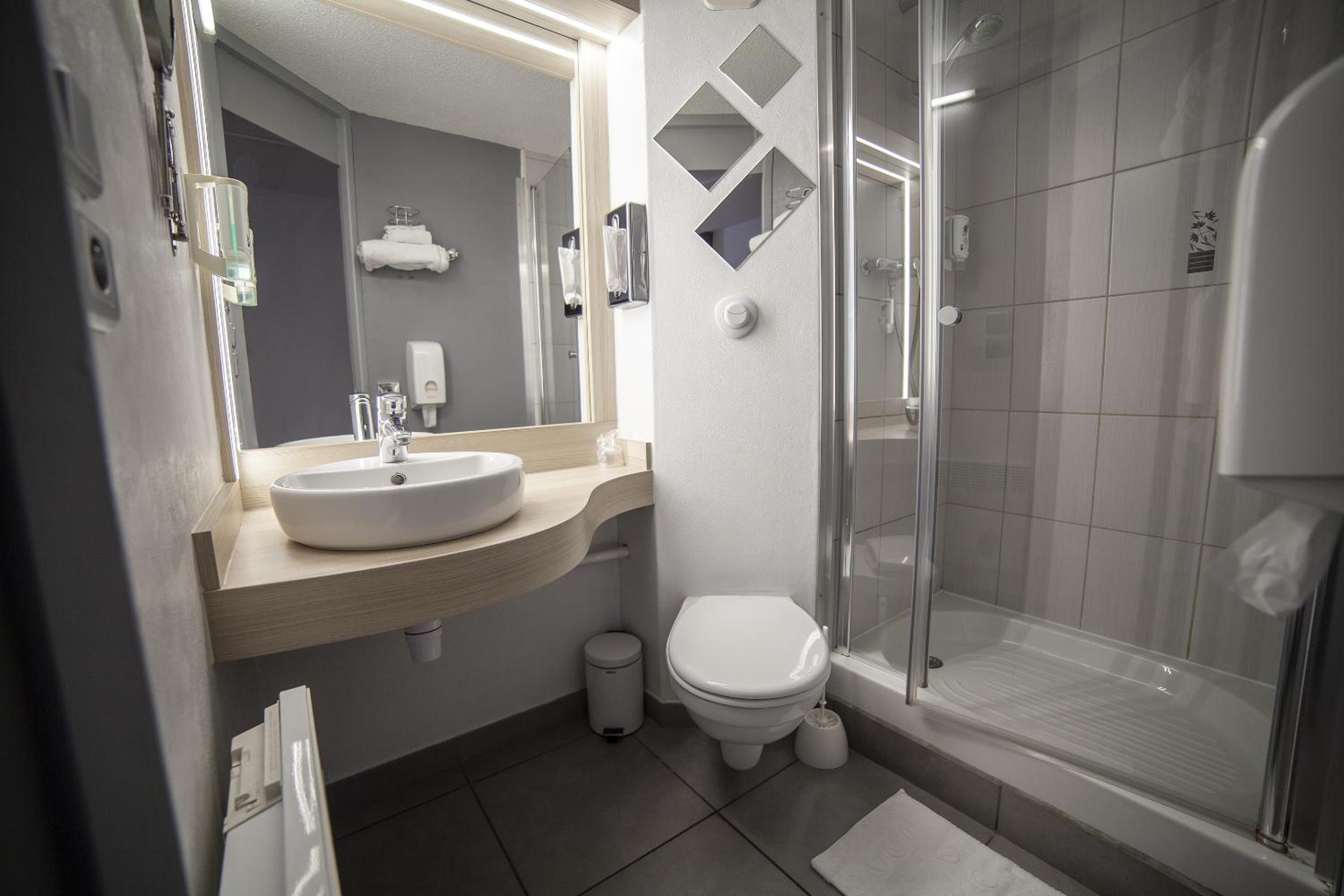 Superior King Room - Photo 5