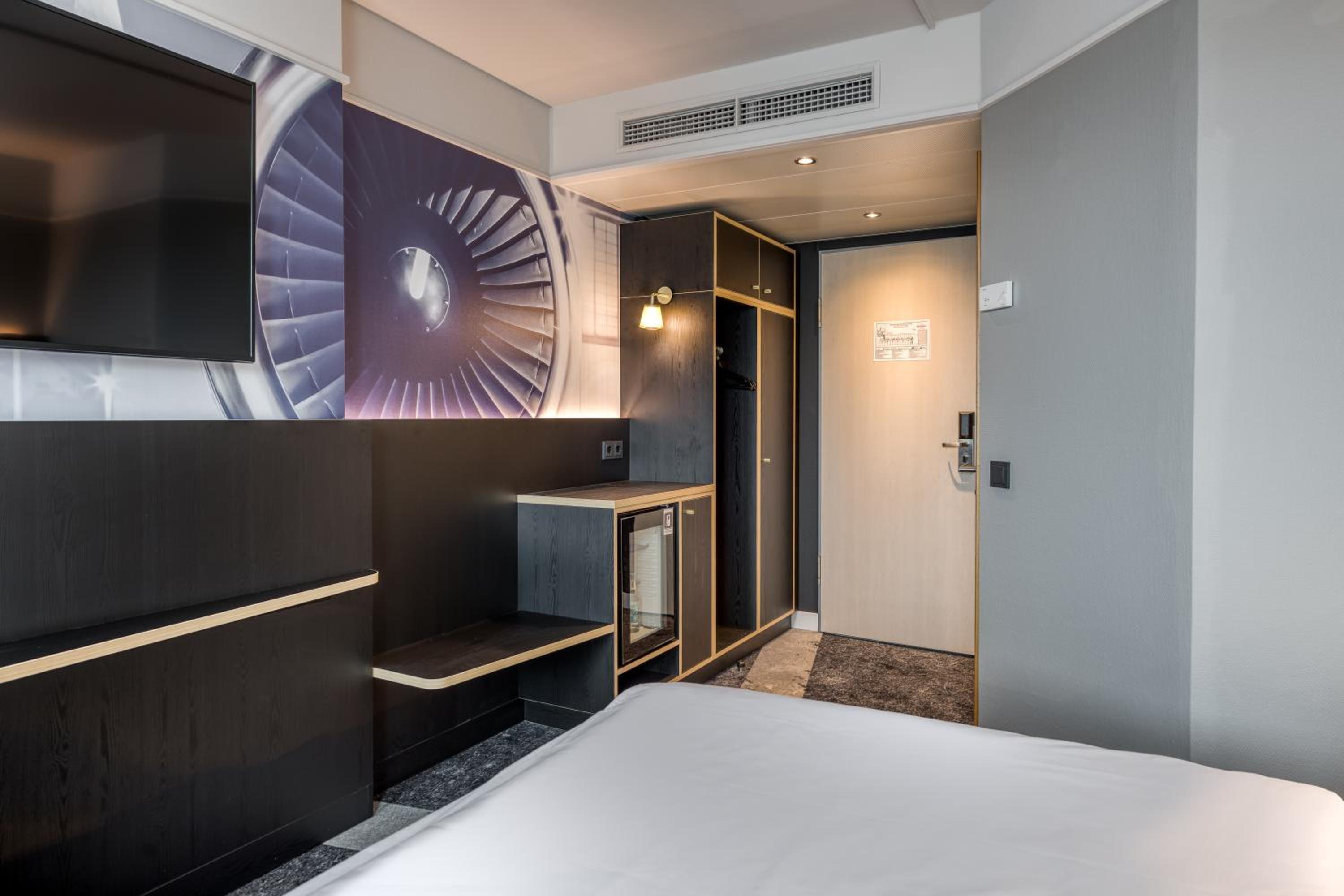 Superior King Room - Photo 13