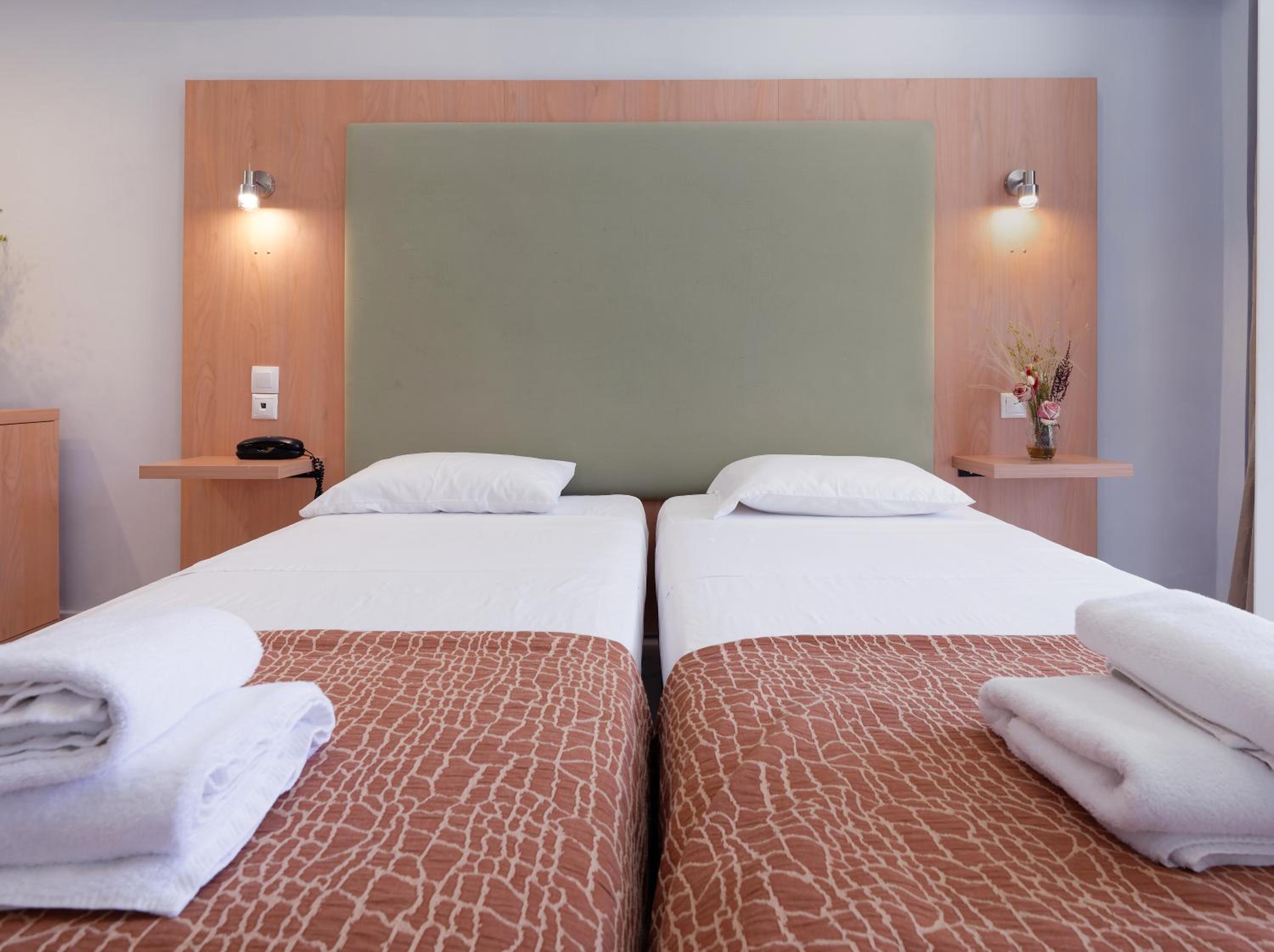 Double or Twin Room with Side Sea View photo 2
