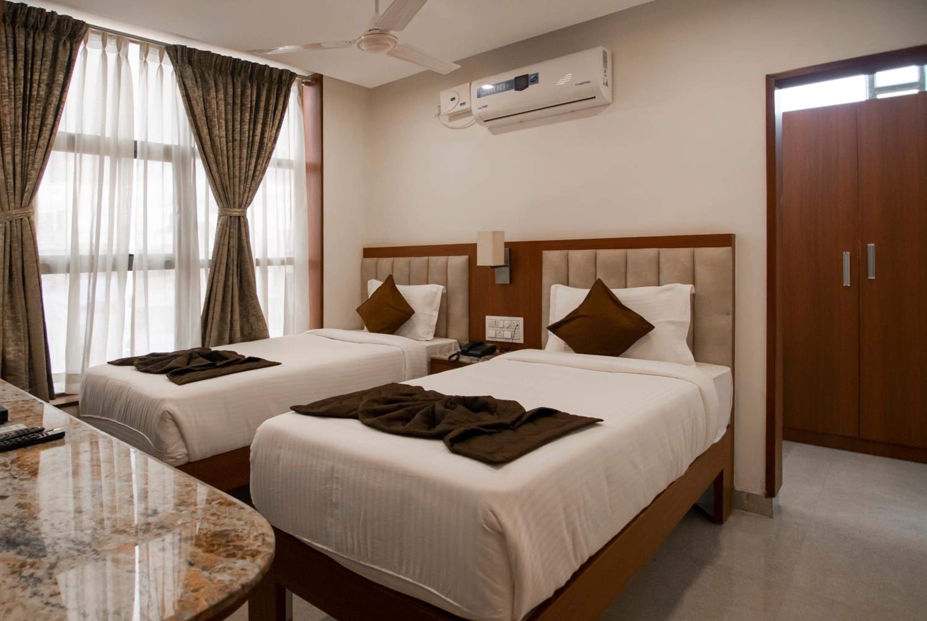 Twin Room - Photo 4
