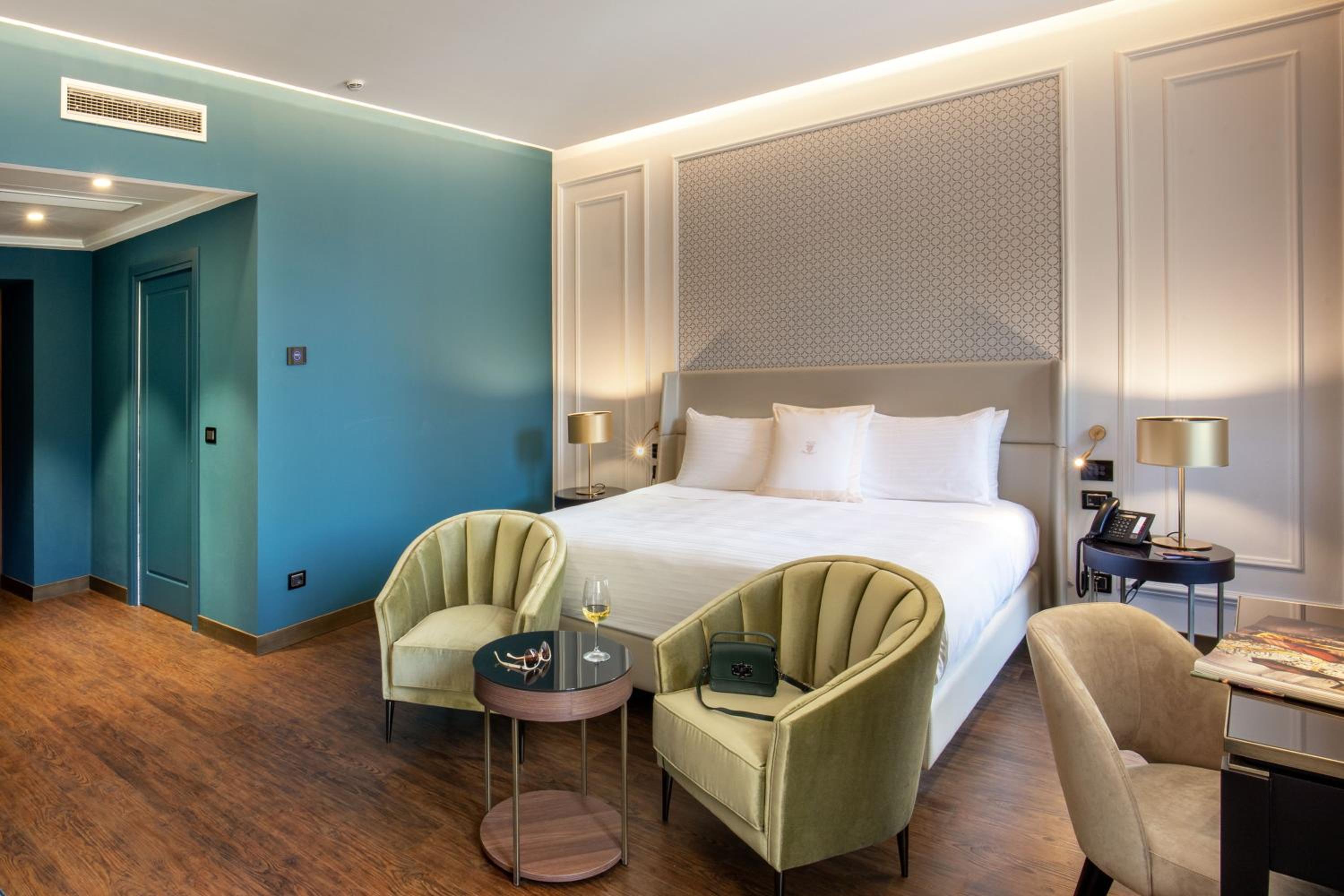  Luxury Junior Suite - Photo 2
