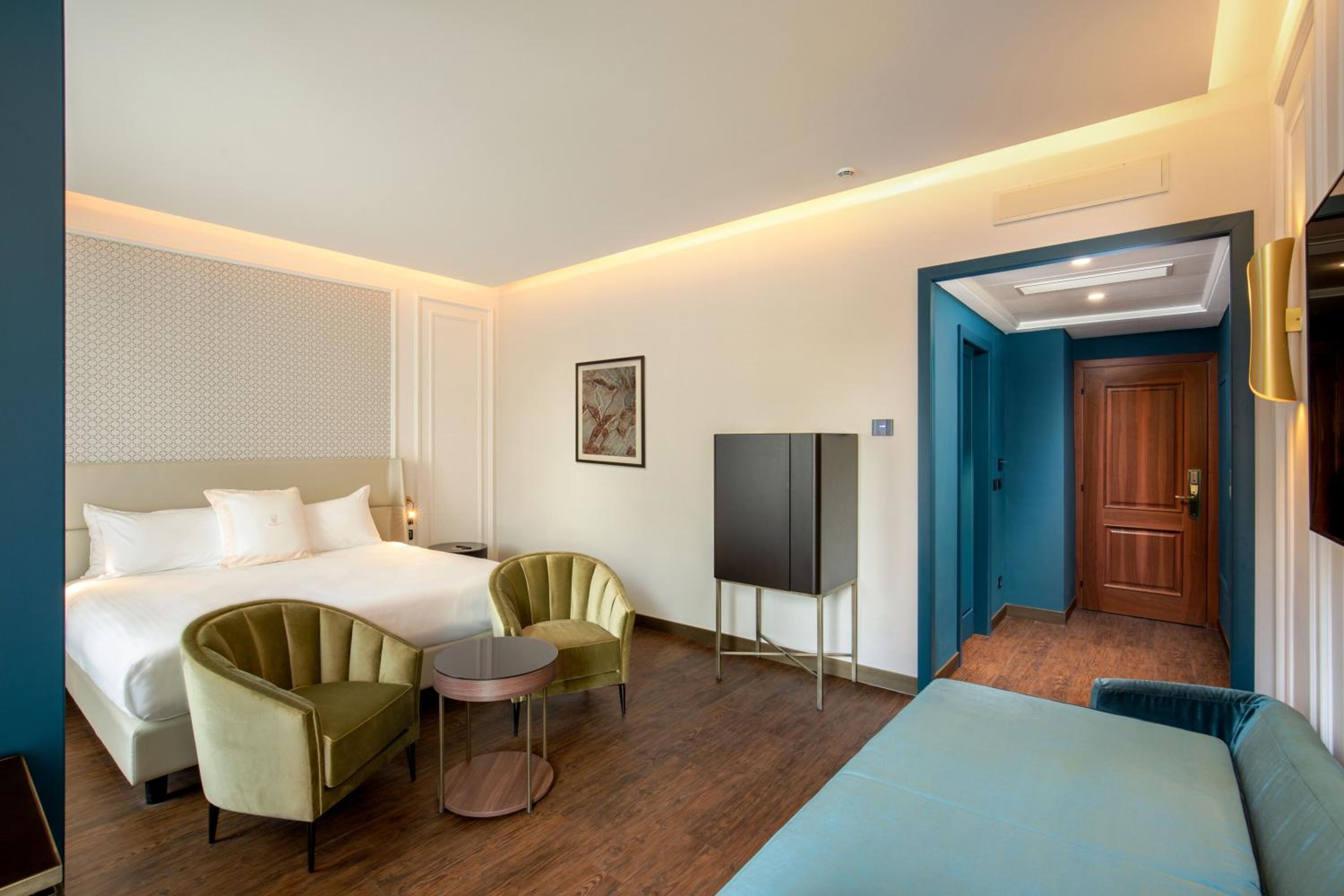  Luxury Junior Suite - Photo 9