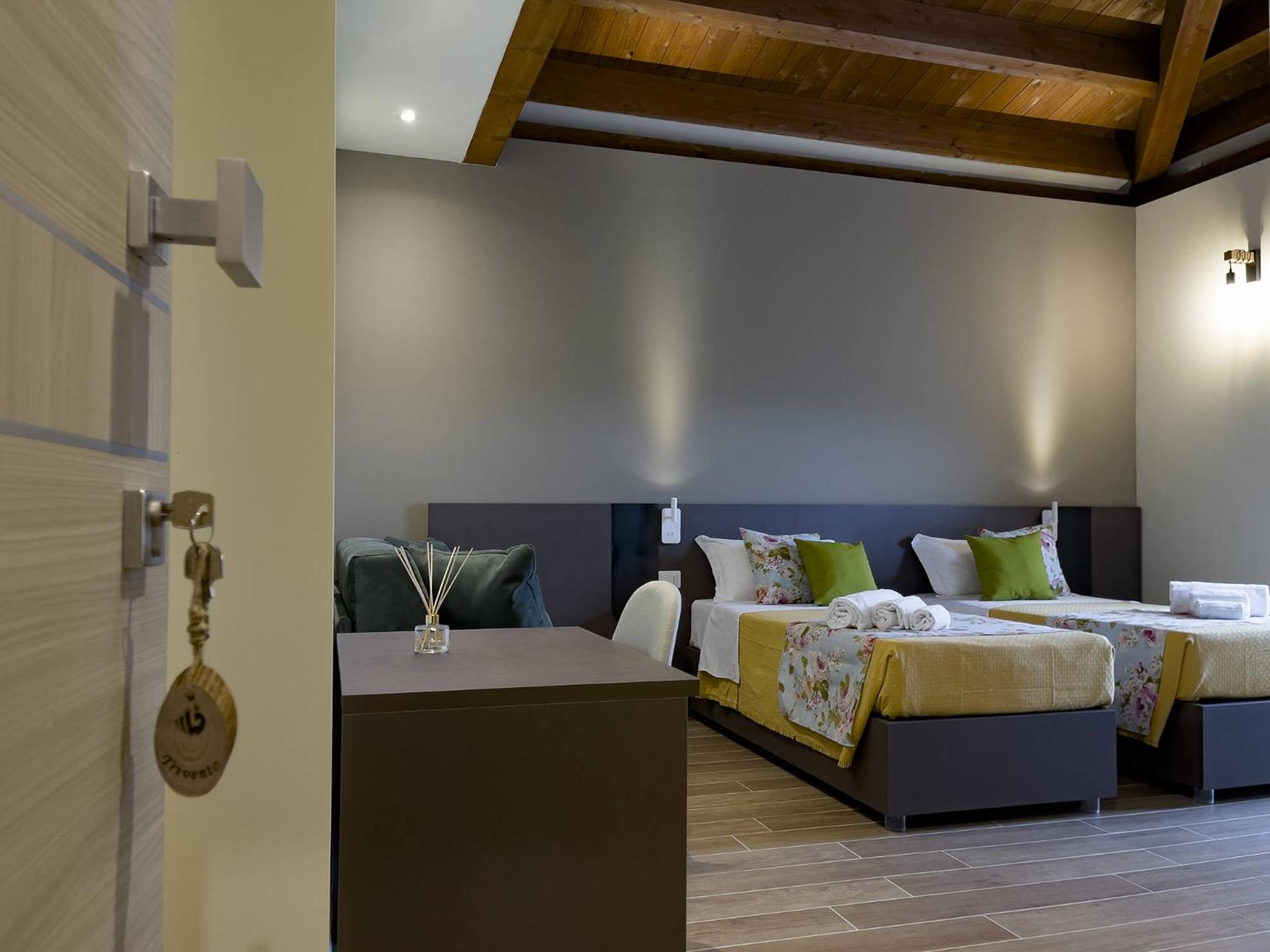 Large Double or Twin Room photo 2