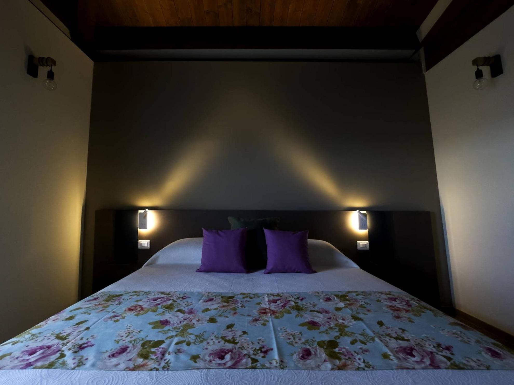 Large Double or Twin Room photo 1