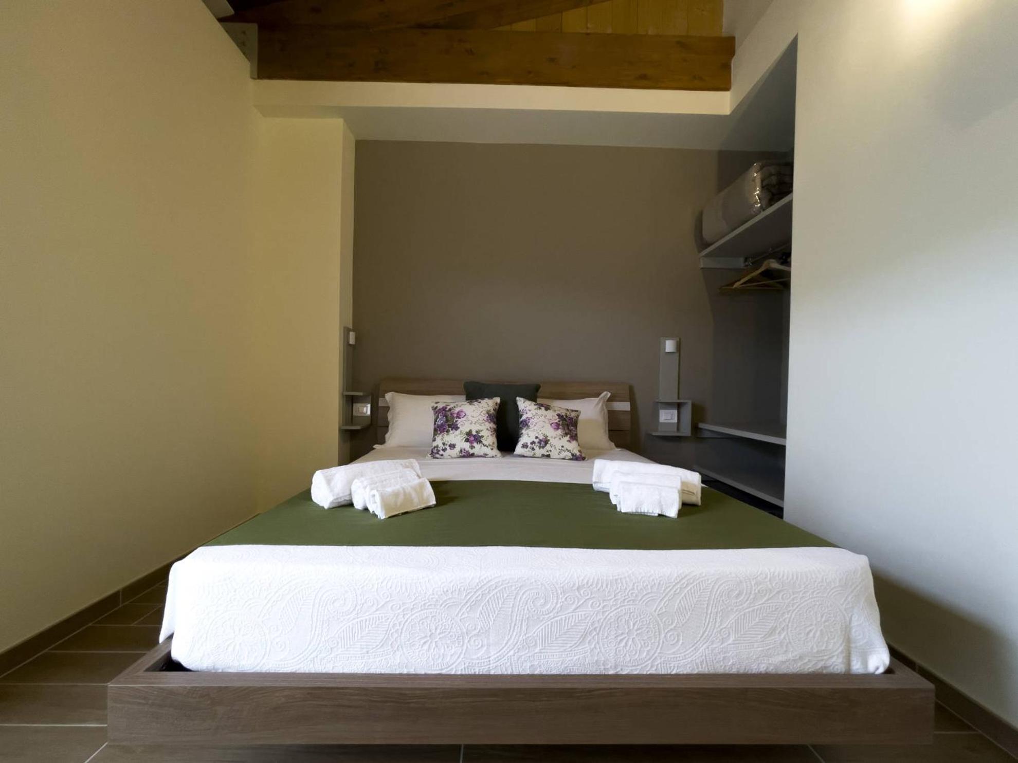 Large Double or Twin Room photo 3