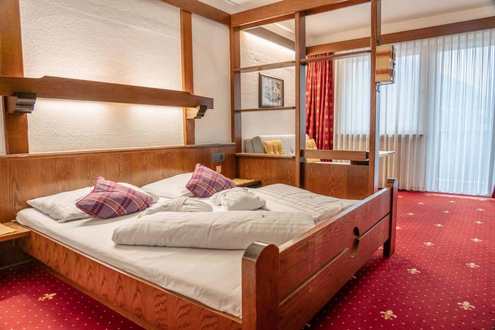 Double Room with Balcony - Photo 3
