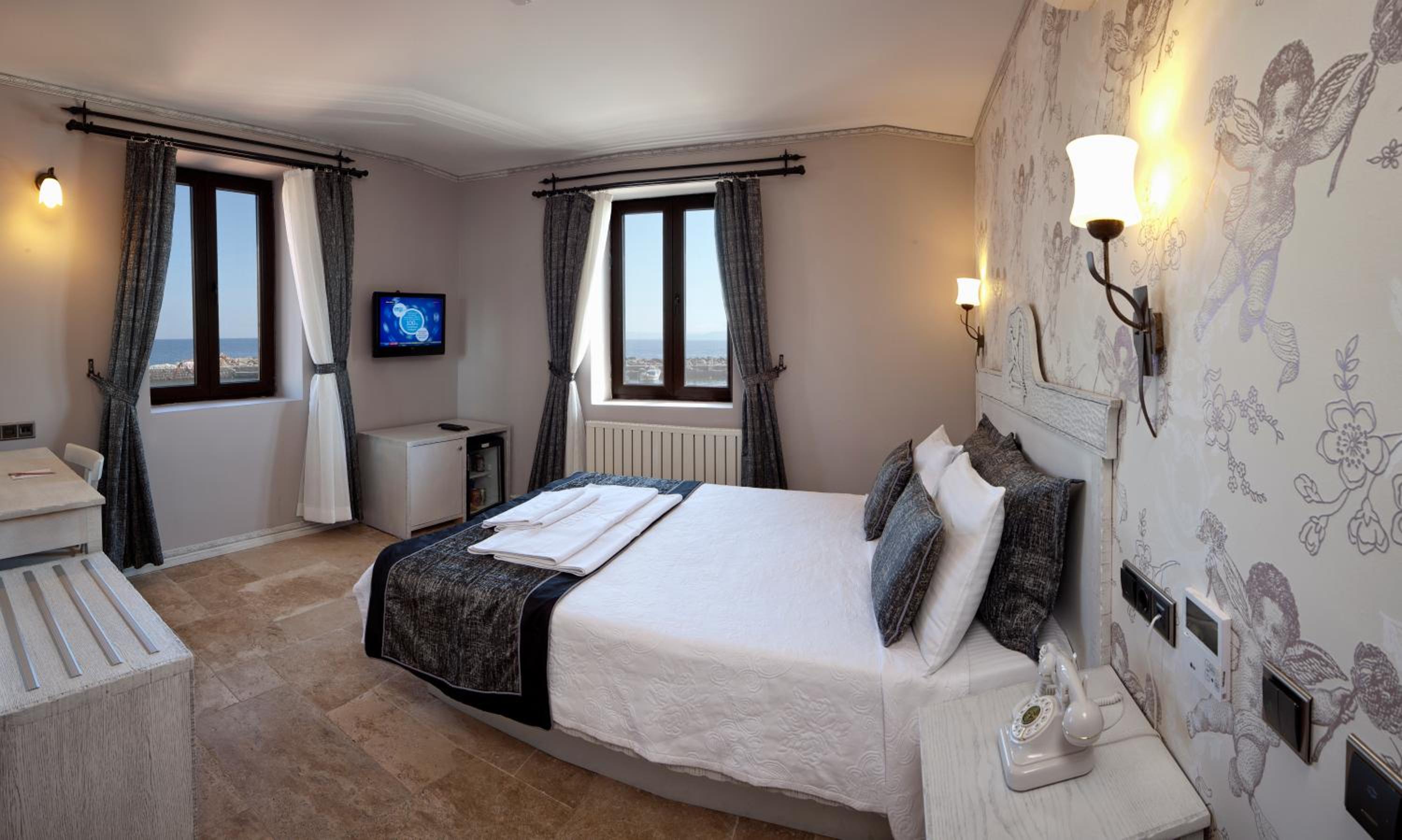Double or Twin Room with Sea View
