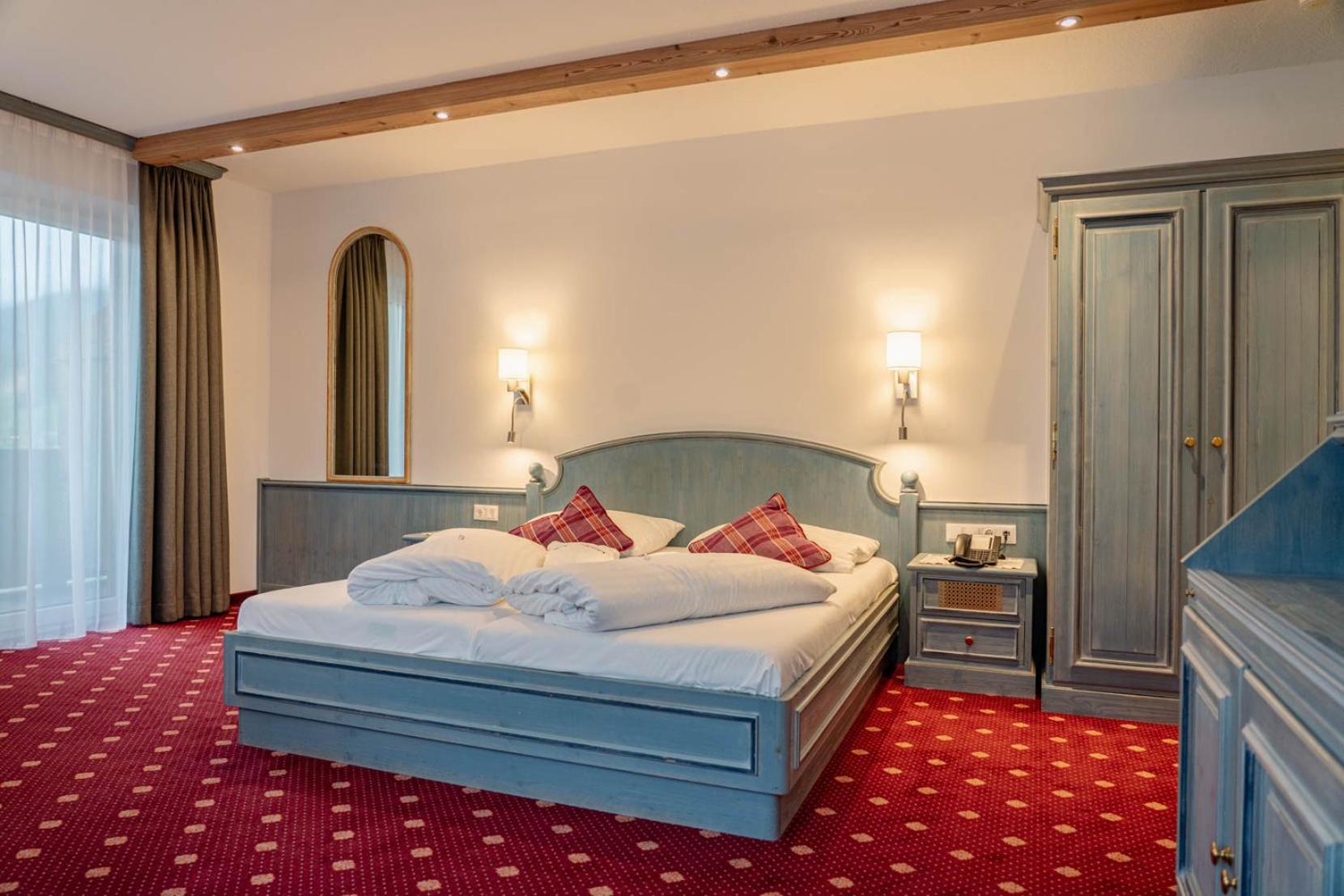 Junior Suite with Balcony - Photo 2