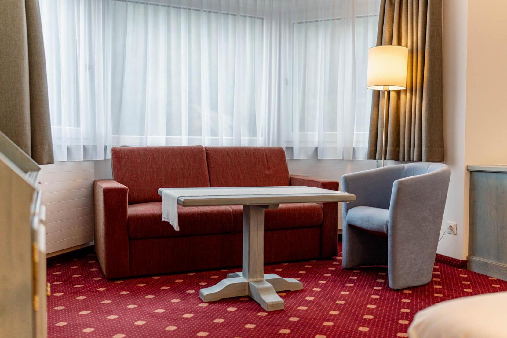 Junior Suite with Balcony - Photo 3