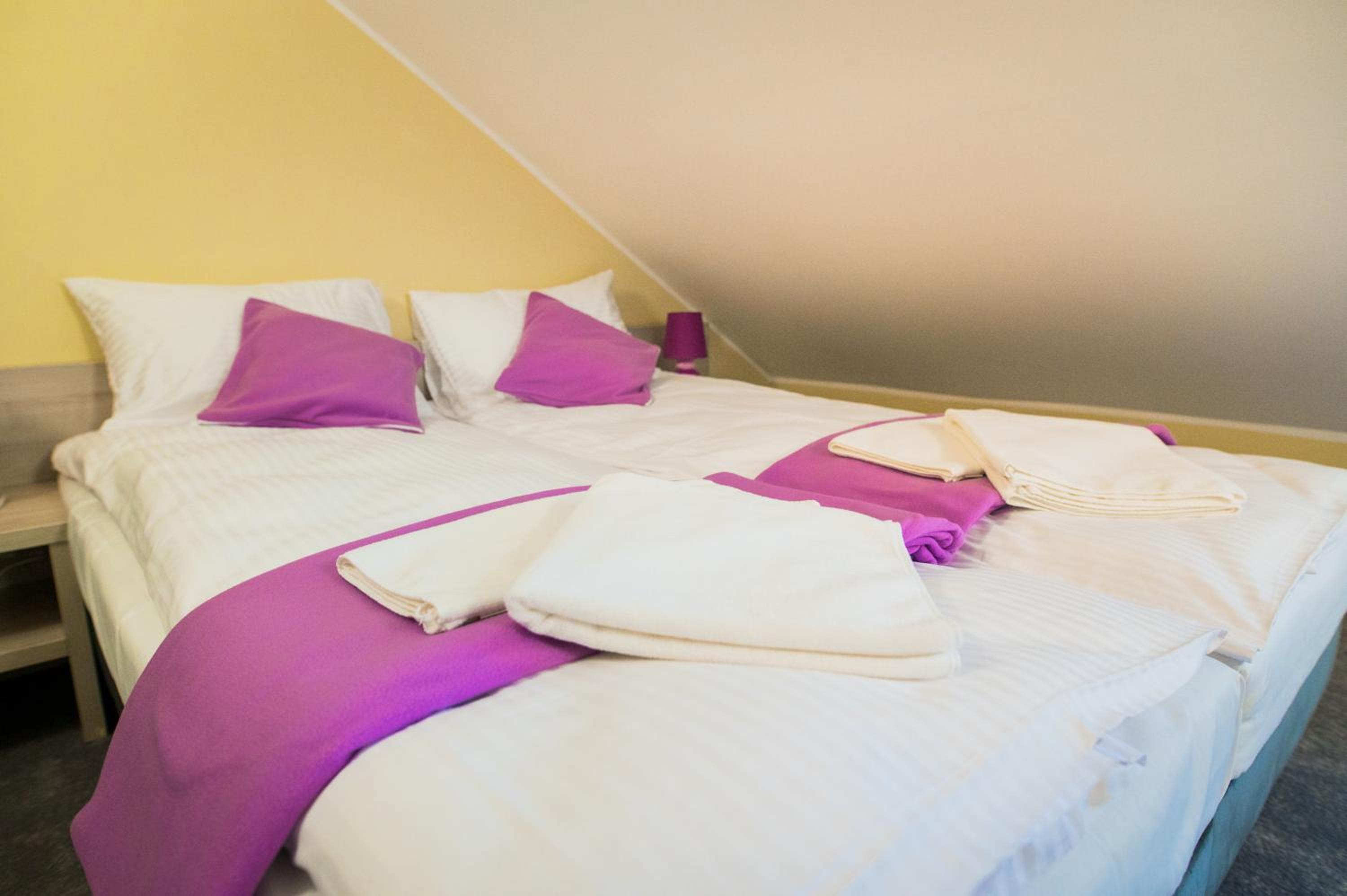 Double Room with Spa Bath - Photo 3