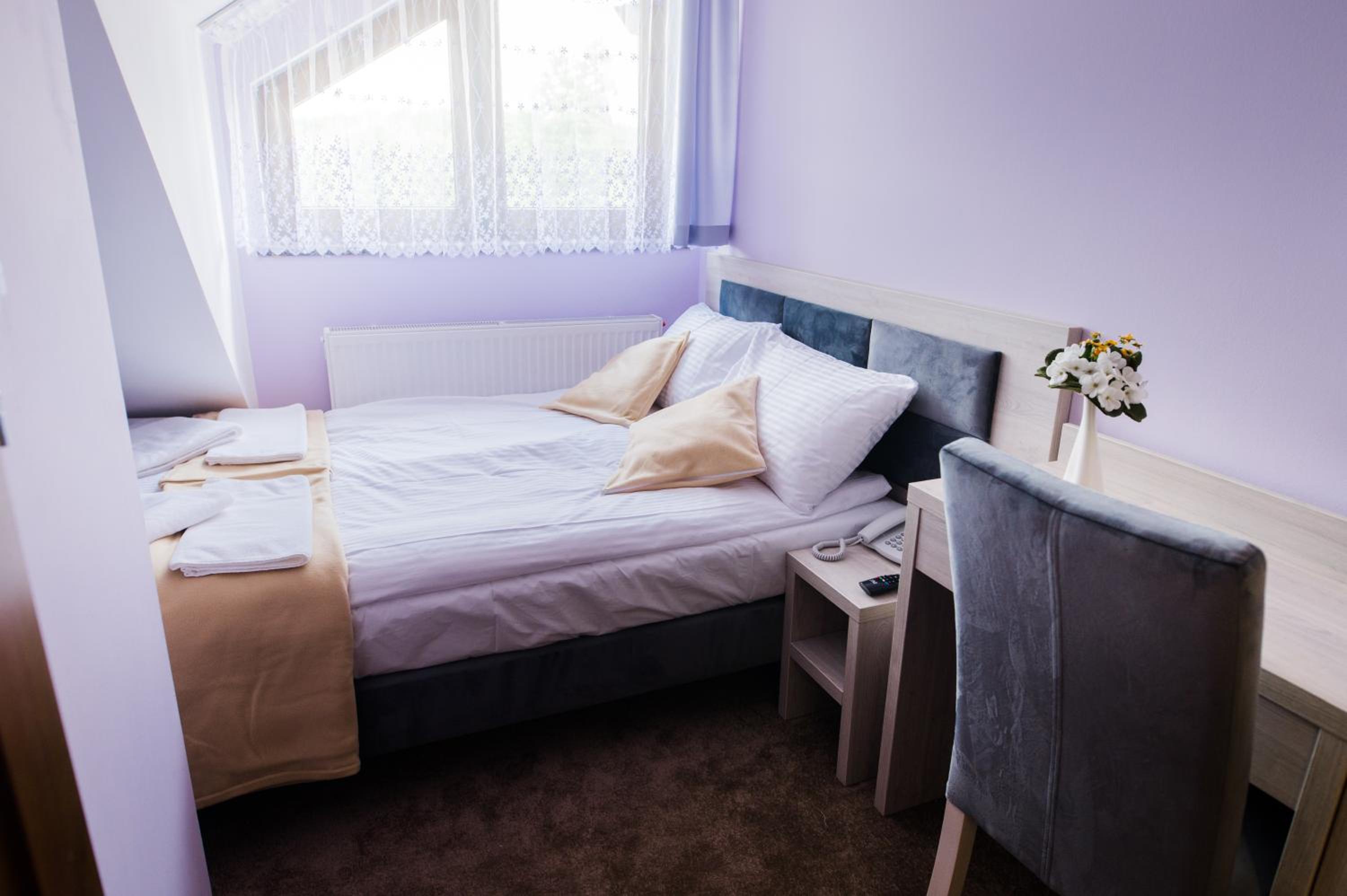 Standard King Room - Photo 5