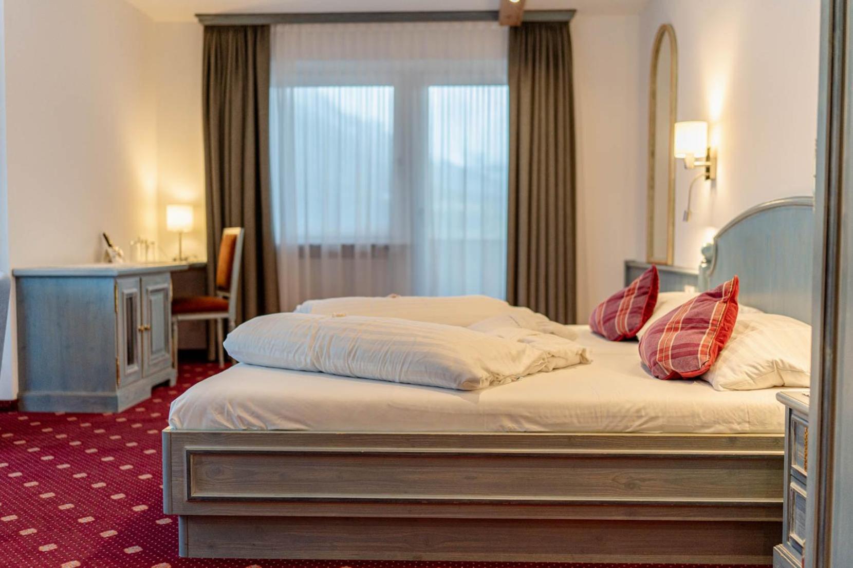 Junior Suite with Balcony - Photo 5