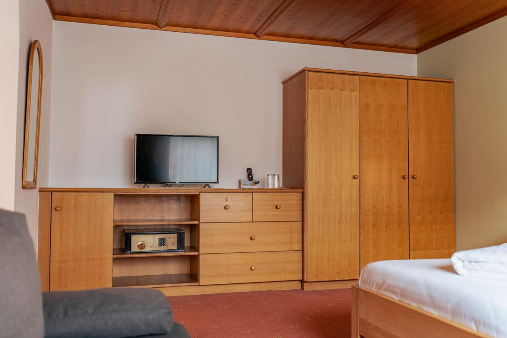 Standard Double Room - Photo 5