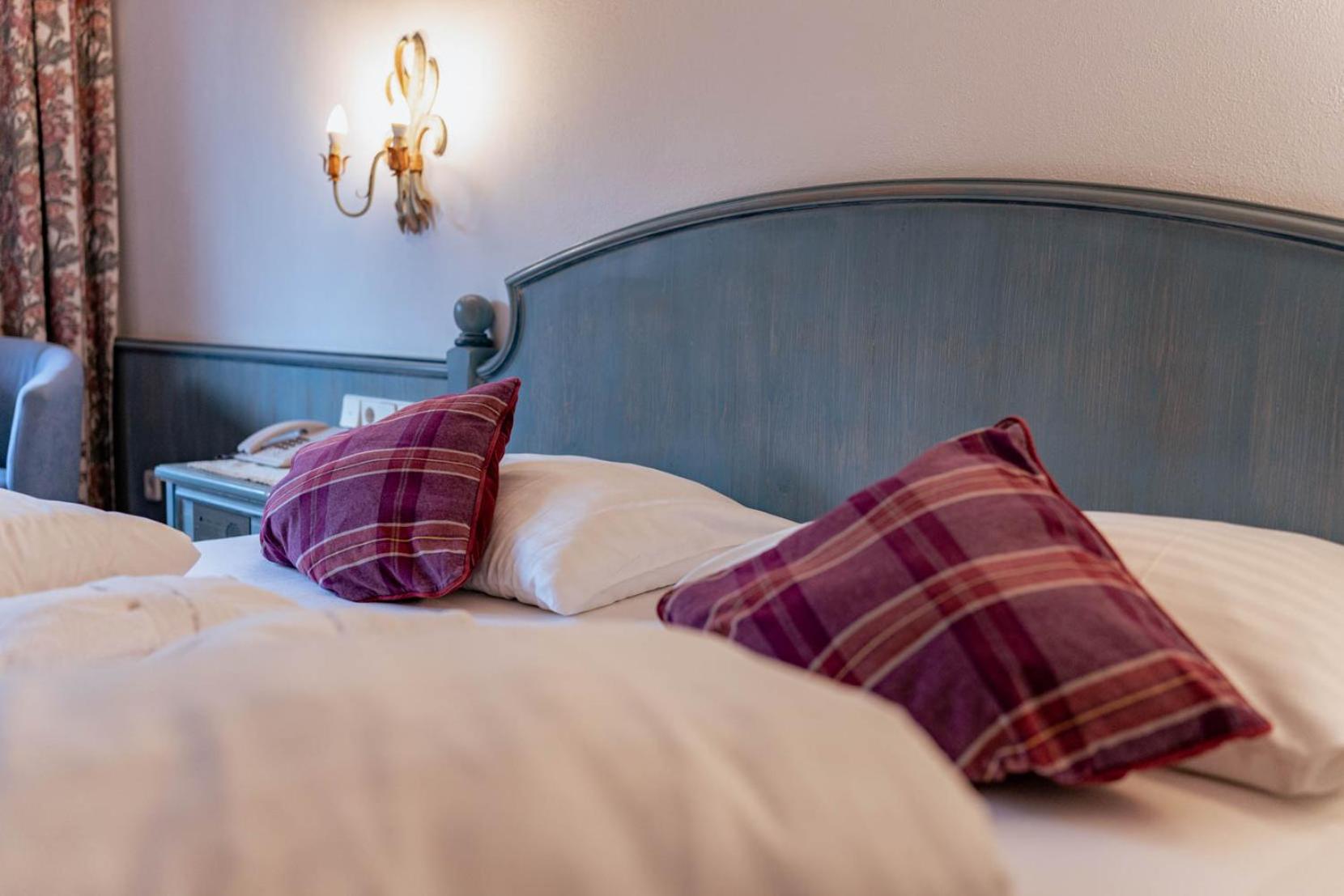 Deluxe Double Room with Balcony - Photo 4