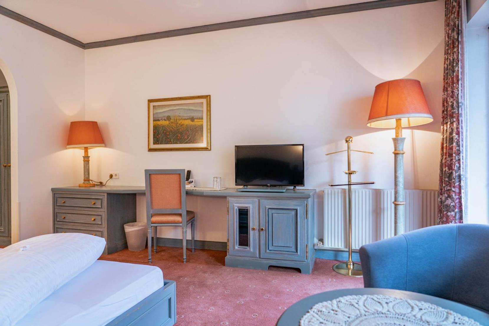 Deluxe Double Room with Balcony - Photo 2