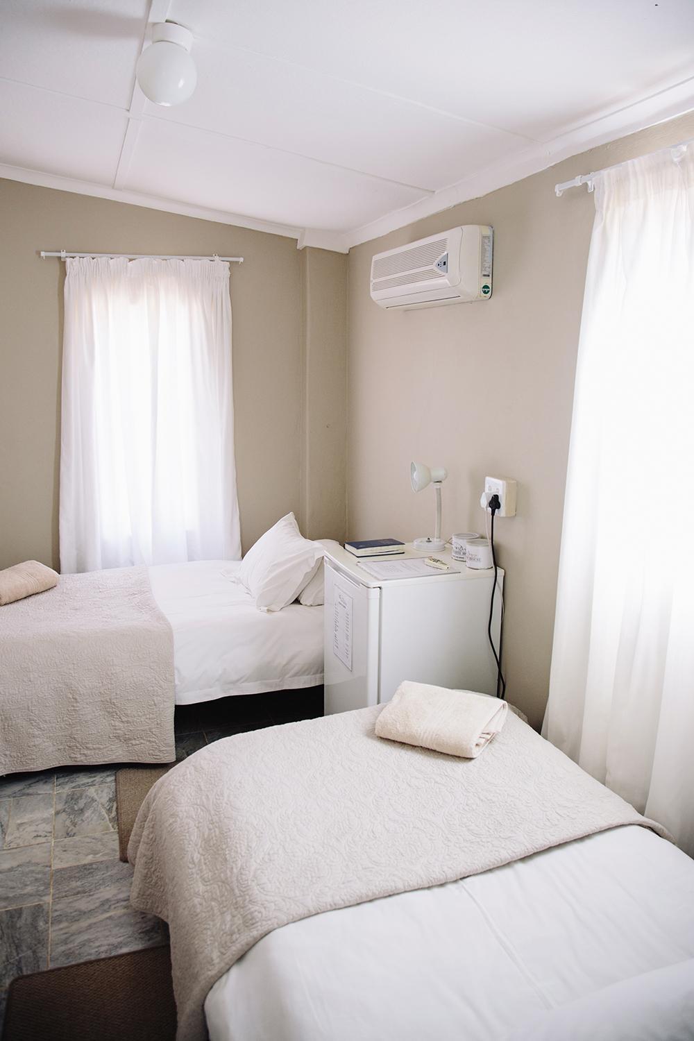 Small Twin Room photo 2